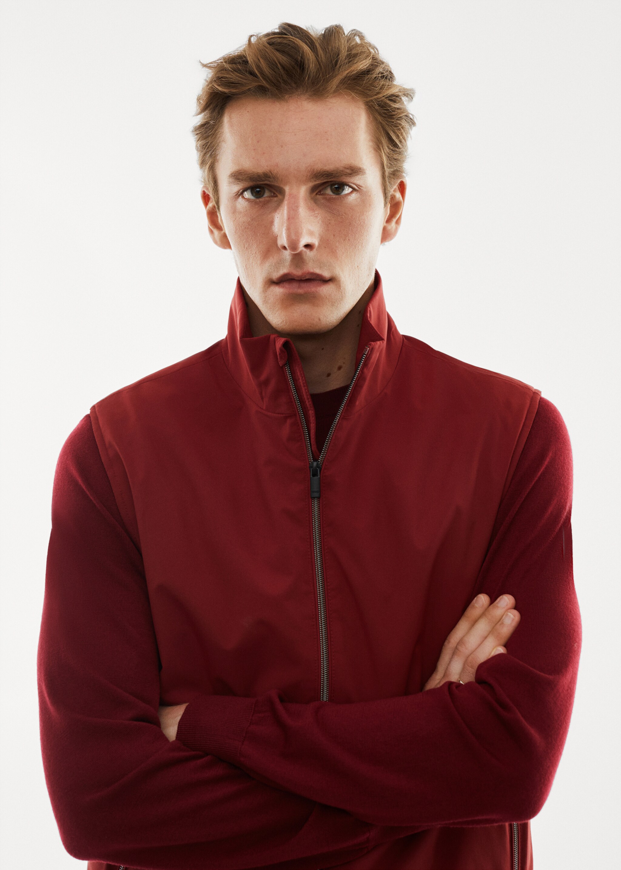 Lightweight quilted water-repellent quilted gilet - Details of the article 1, Red. Ref: 57074756-00.