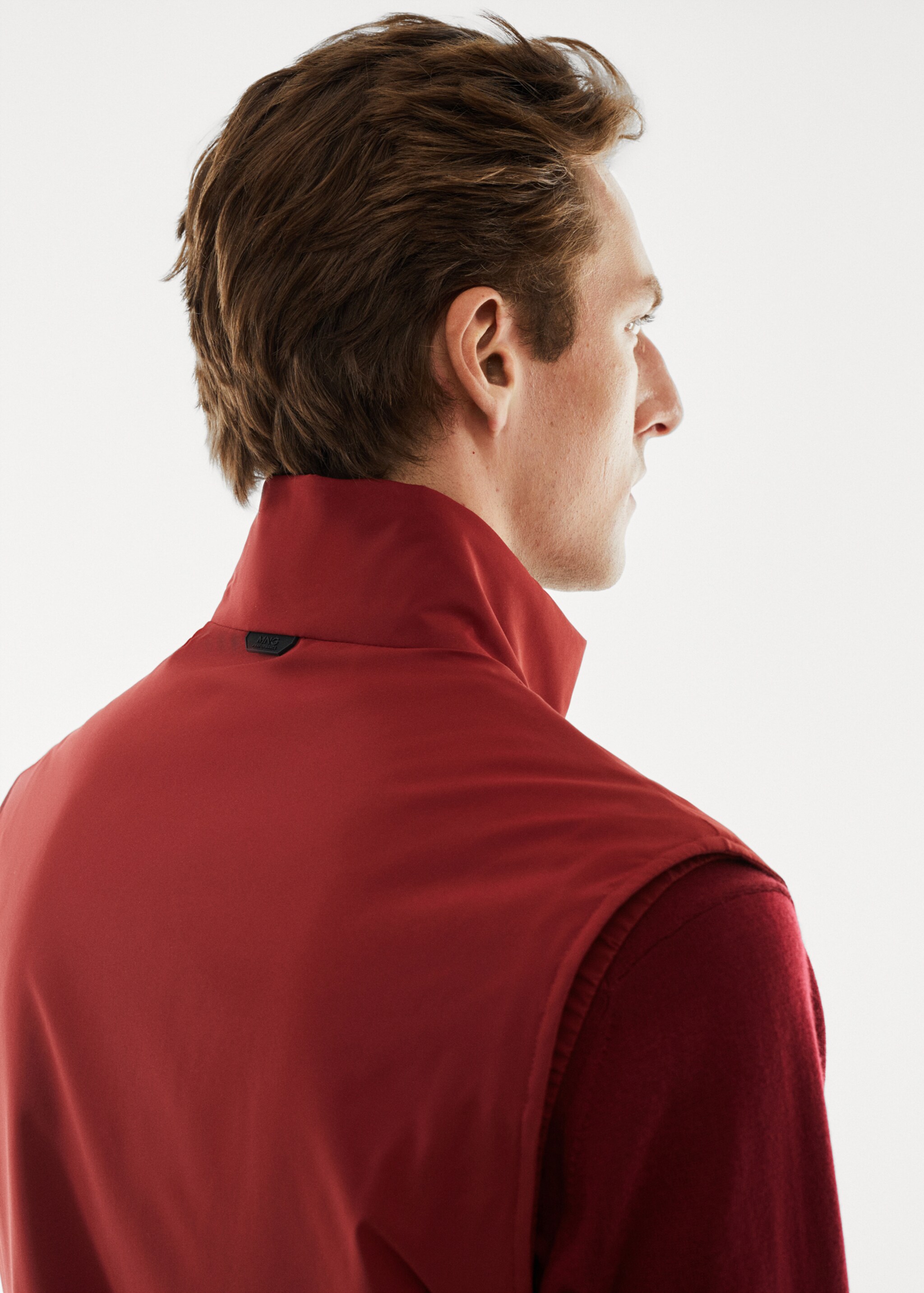 Lightweight quilted water-repellent quilted gilet - Details of the article 4, Red. Ref: 57074756-00.