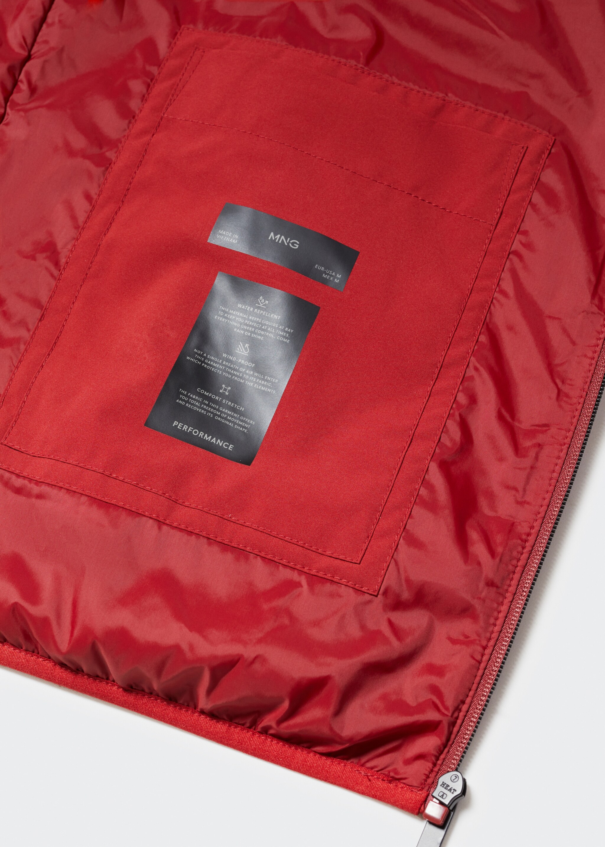 Lightweight quilted water-repellent quilted gilet - Details of the article 8, Red. Ref: 57074756-00.