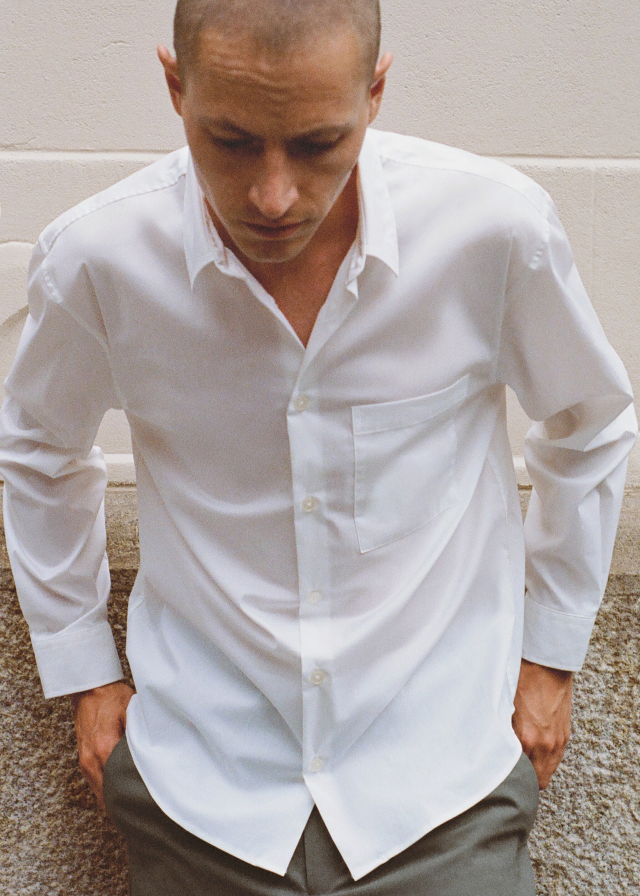 Relaxed fit cotton pocket shirt - Details of the article 6, White. Ref: 57075950-00.