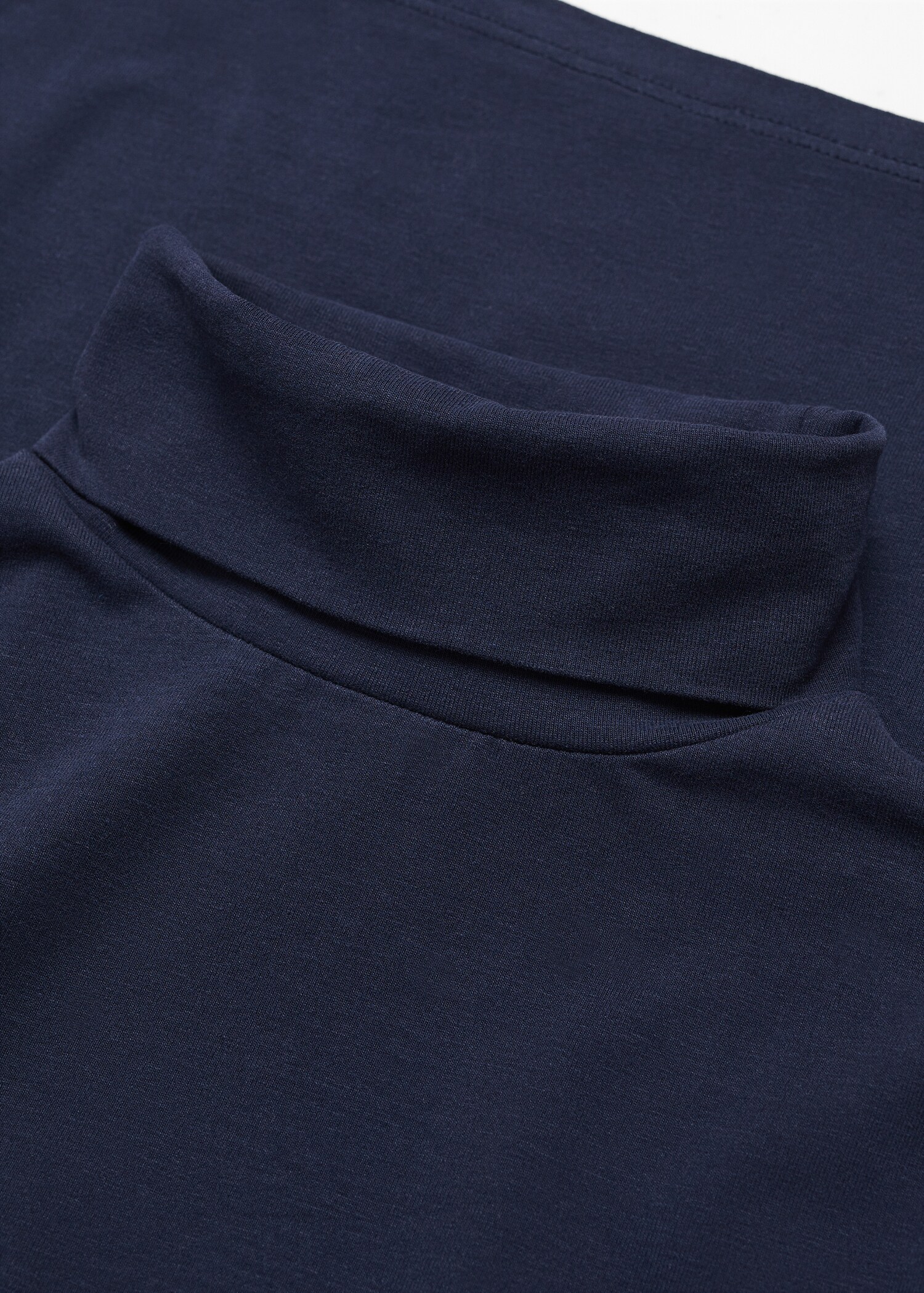 Turtleneck long-sleeved t-shirt - Details of the article 8