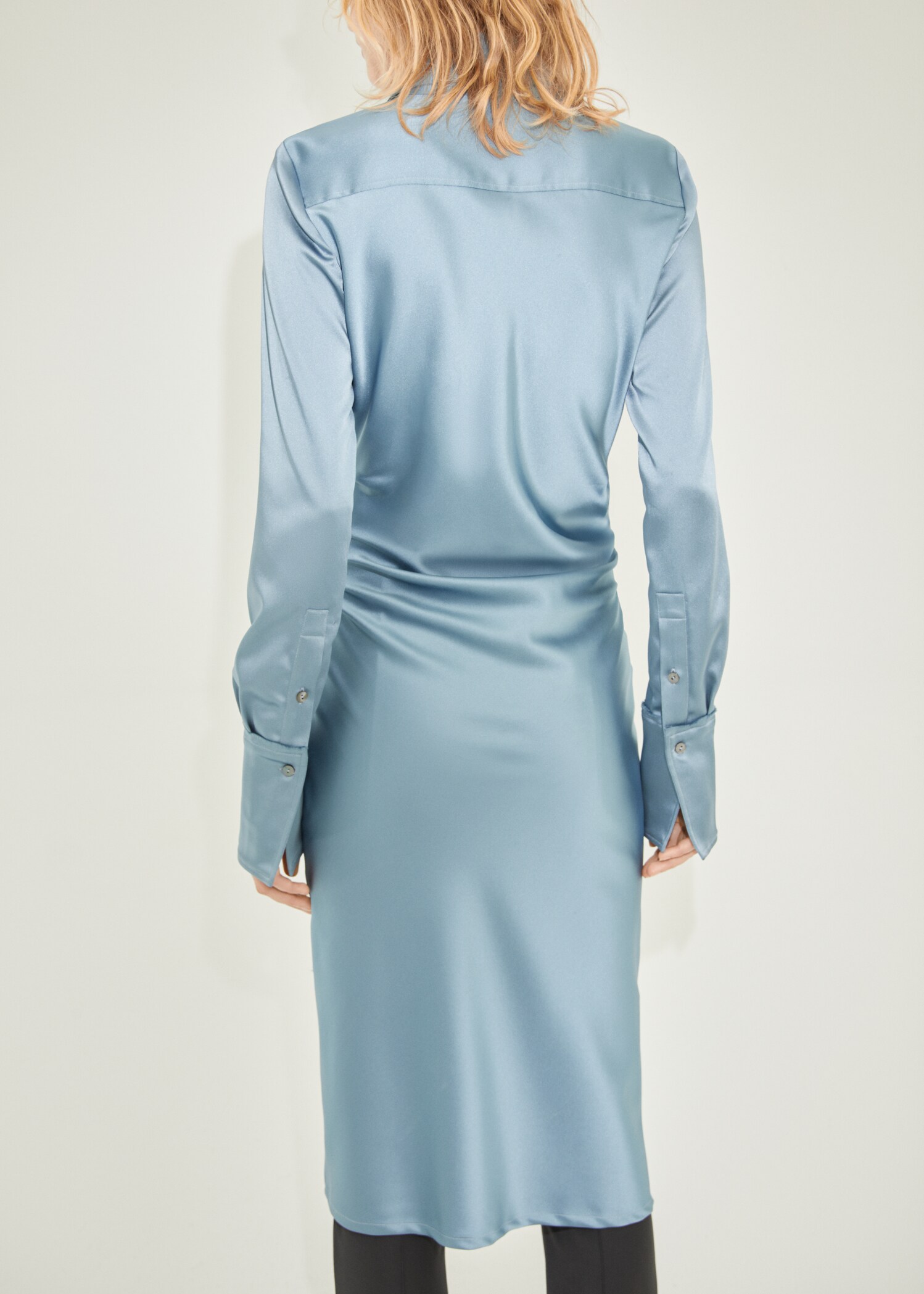 Vestit camiser setinat entallat - Revers de l'article
