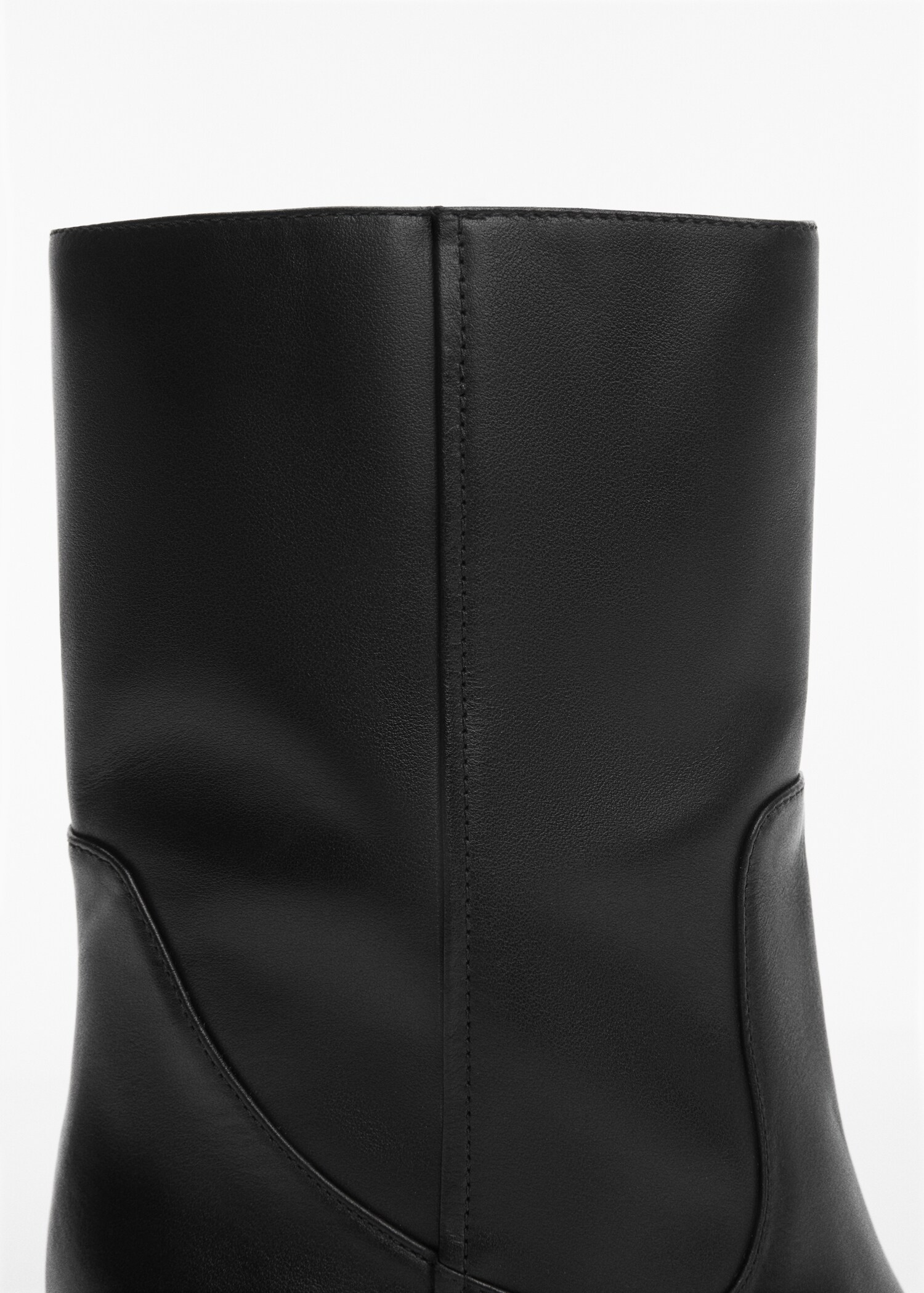 Leather boots with kitten heels - Details of the article 3