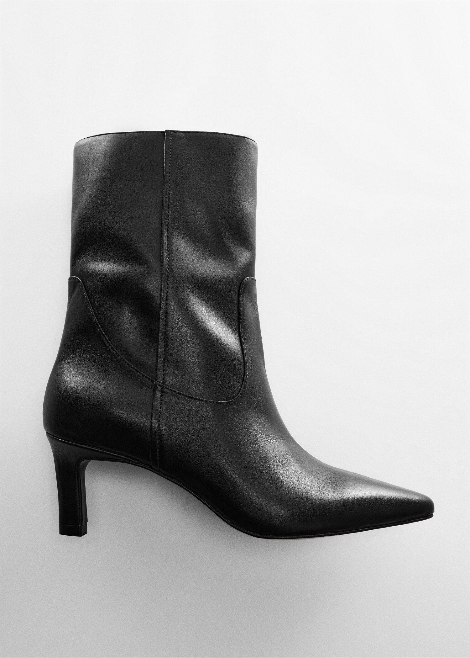 Leather boots with kitten heels - Details of the article 5