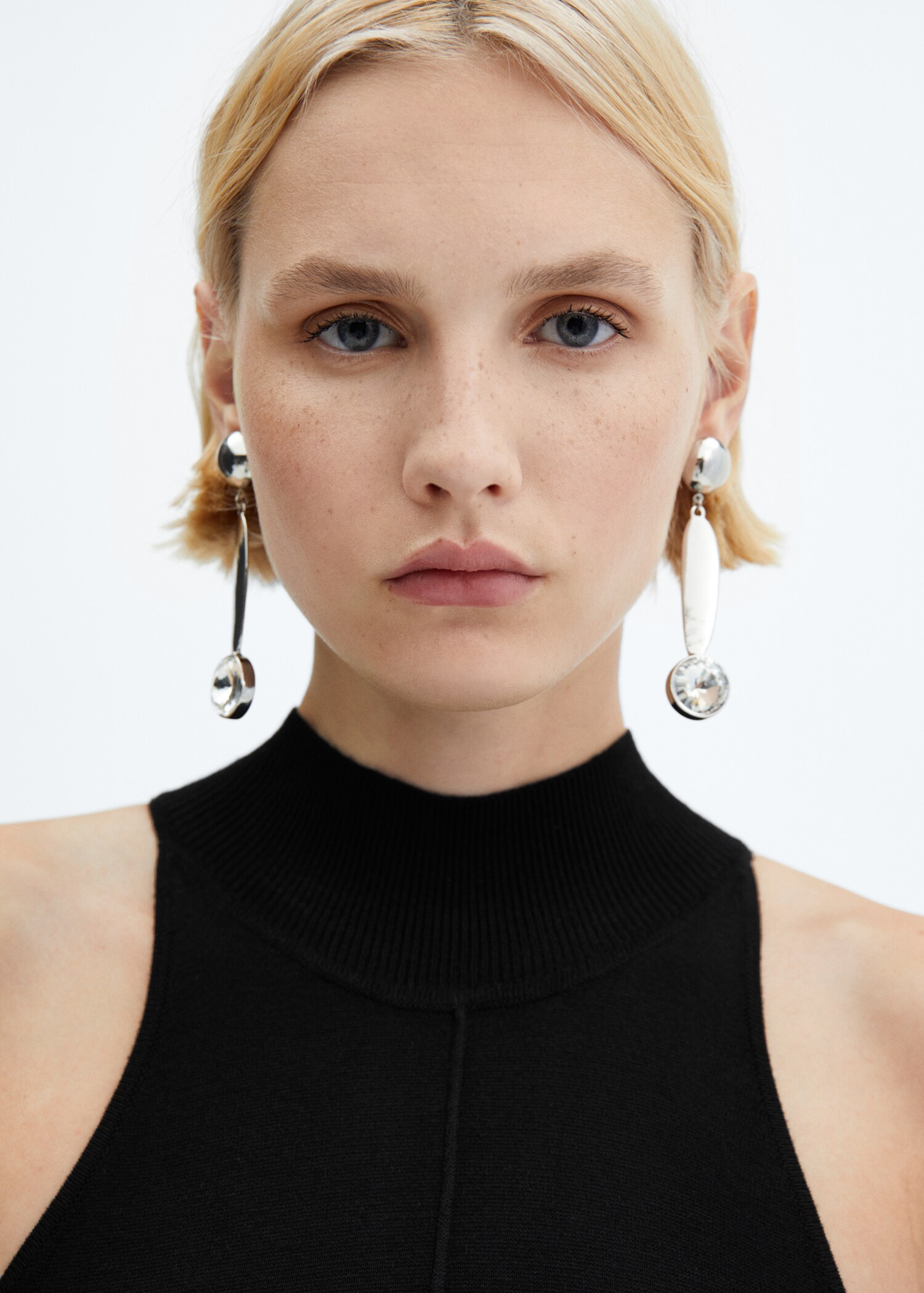 Fitted dress with back slit - Details of the article 1