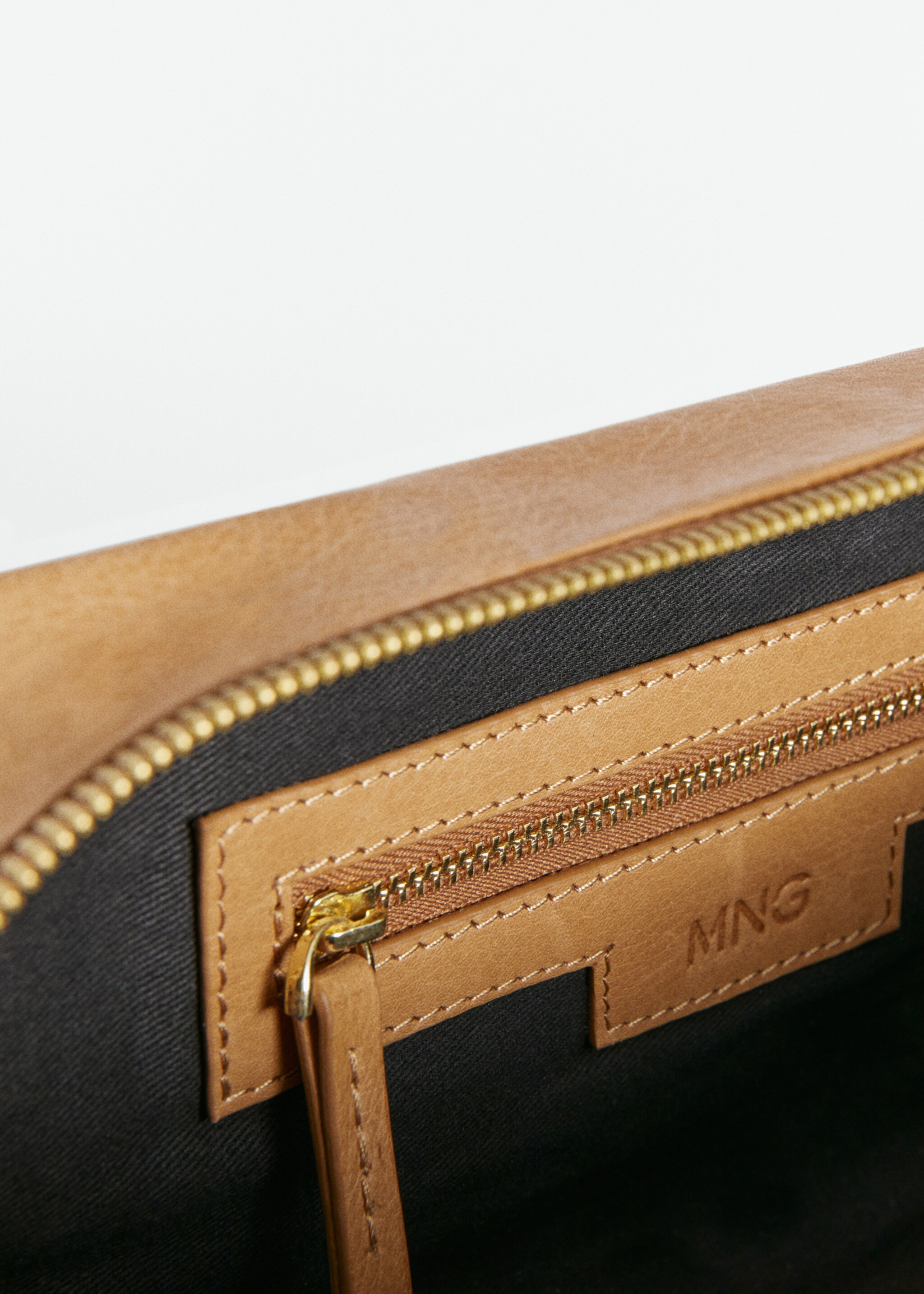 Rectangular leather handbag - Details of the article 4, Leather. Ref: 57076316-00.