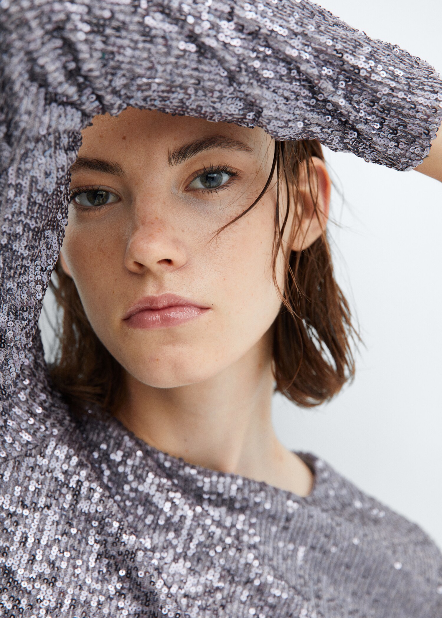 Long-sleeved sequin crop top - Details of the article 1