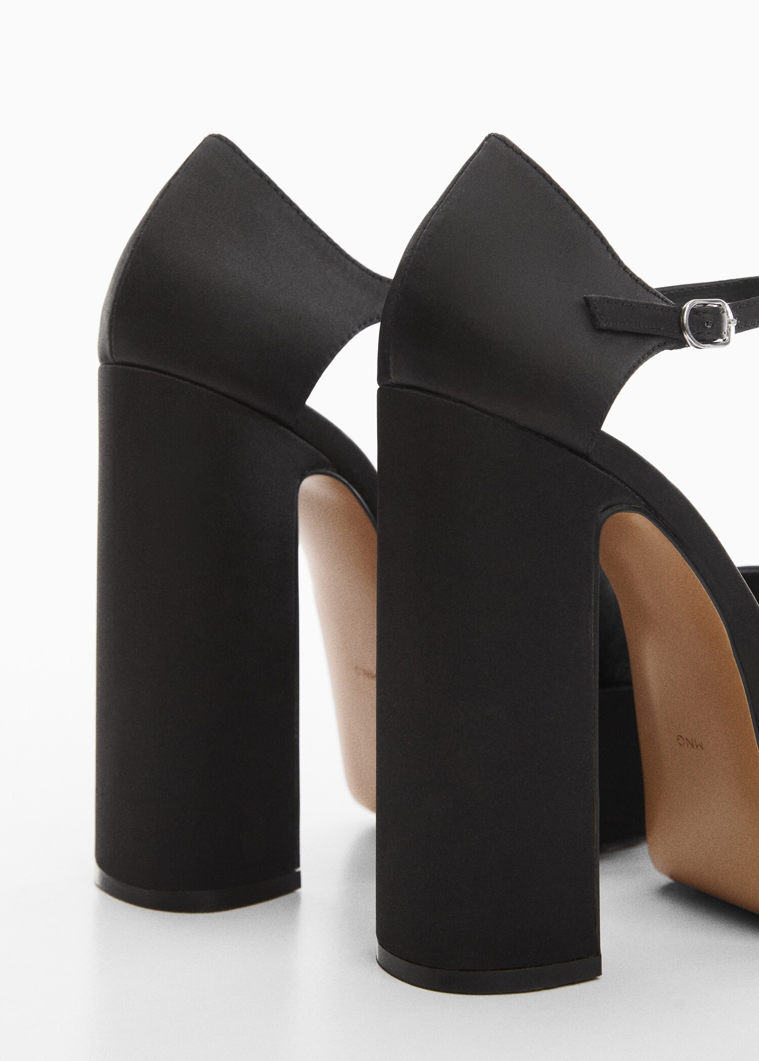 Heeled platform shoes - Details of the article 2