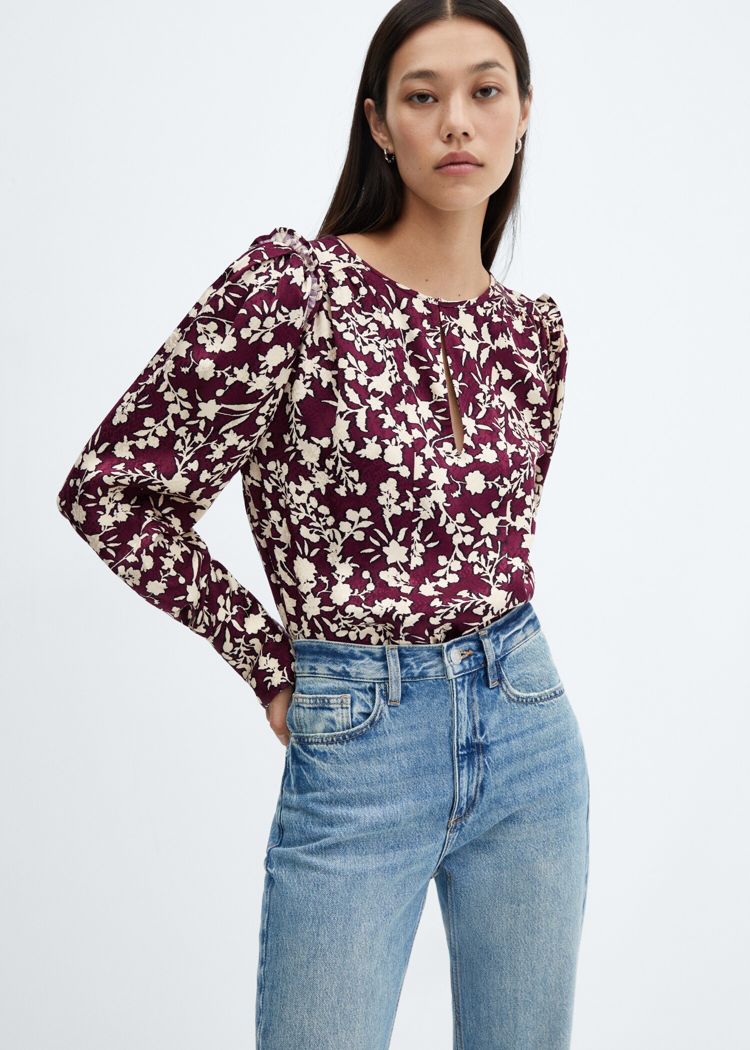 Bluse mit Blumenmuster - Mittlere Ansicht