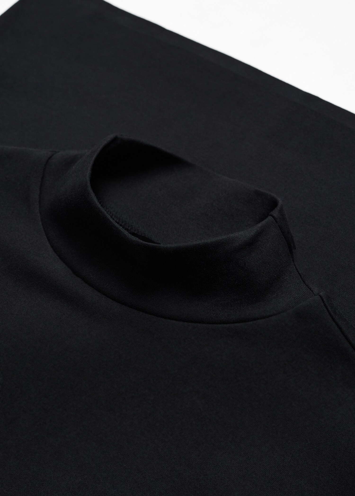 Langärmliges T-Shirt mit halbhohem Kragen - Detail des Artikels 8
