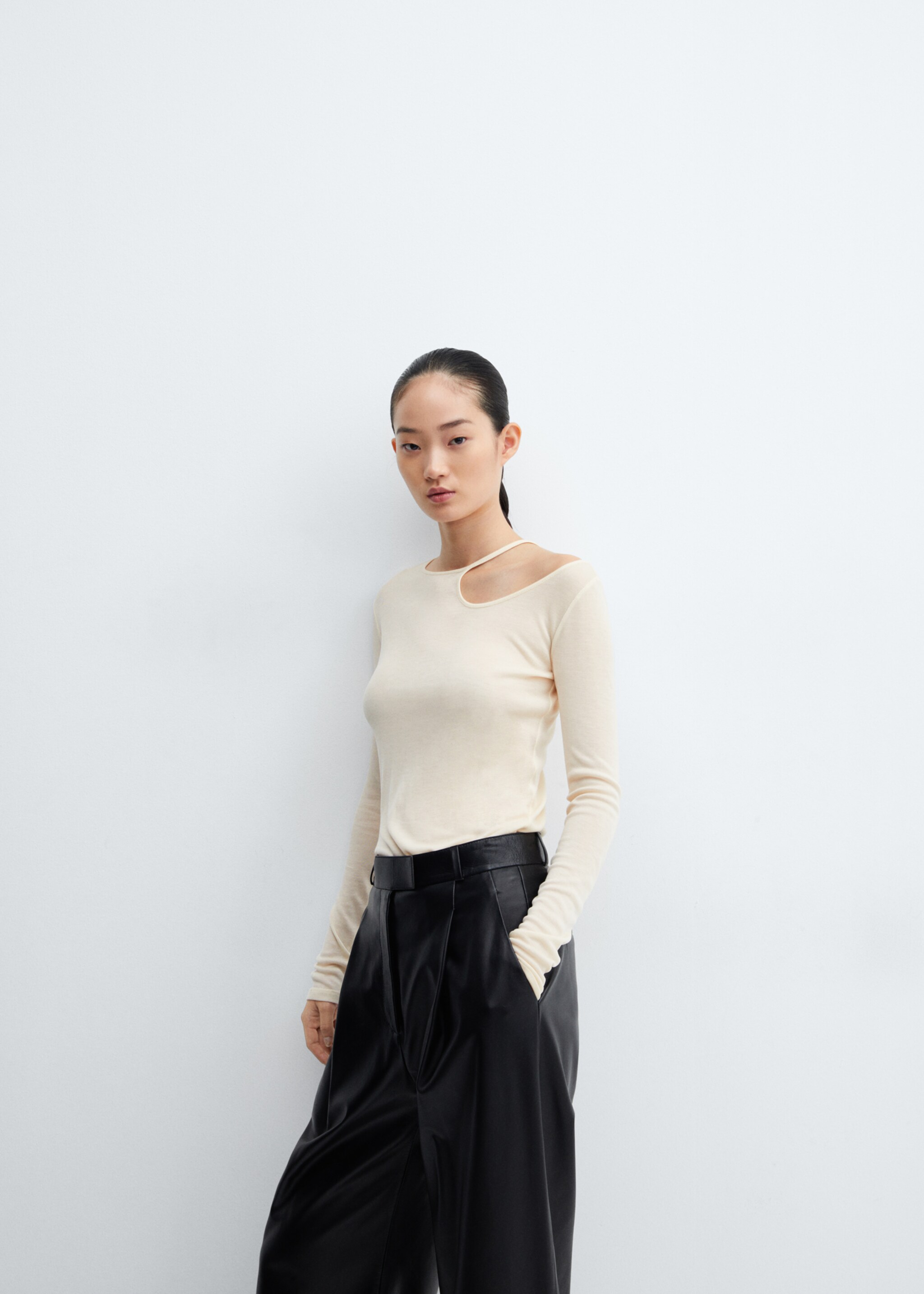 Off-the-shoulder lyocell t-shirt - Details of the article 2