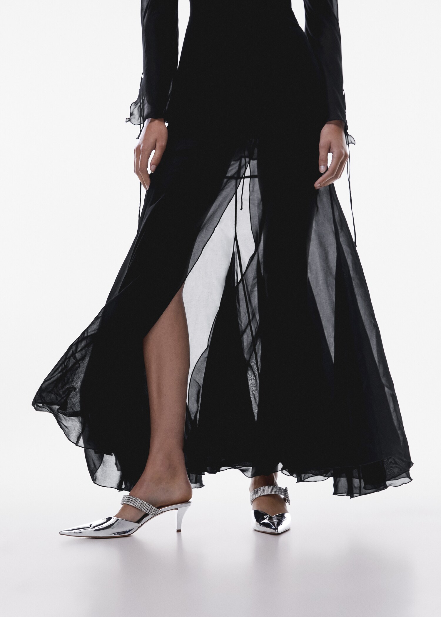 Flared dress with ruffled sleeves - Details of the article 6