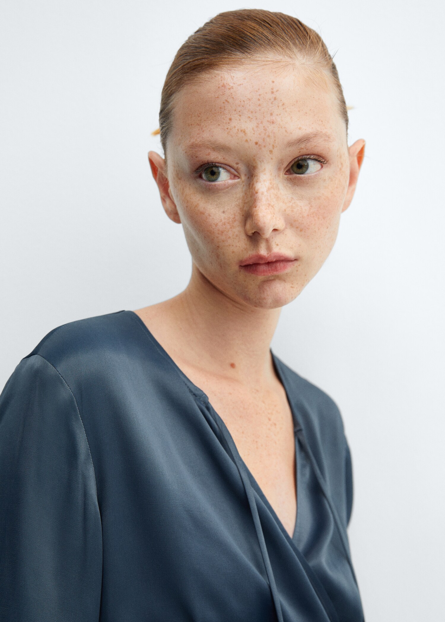 Wrapped satin dress - Details of the article 1