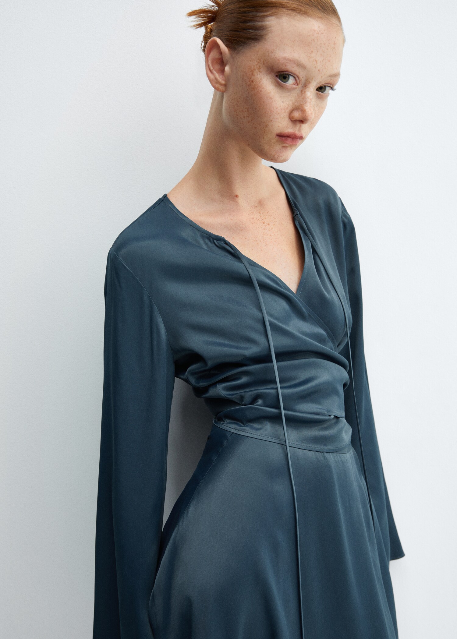 Wrapped satin dress - Details of the article 2