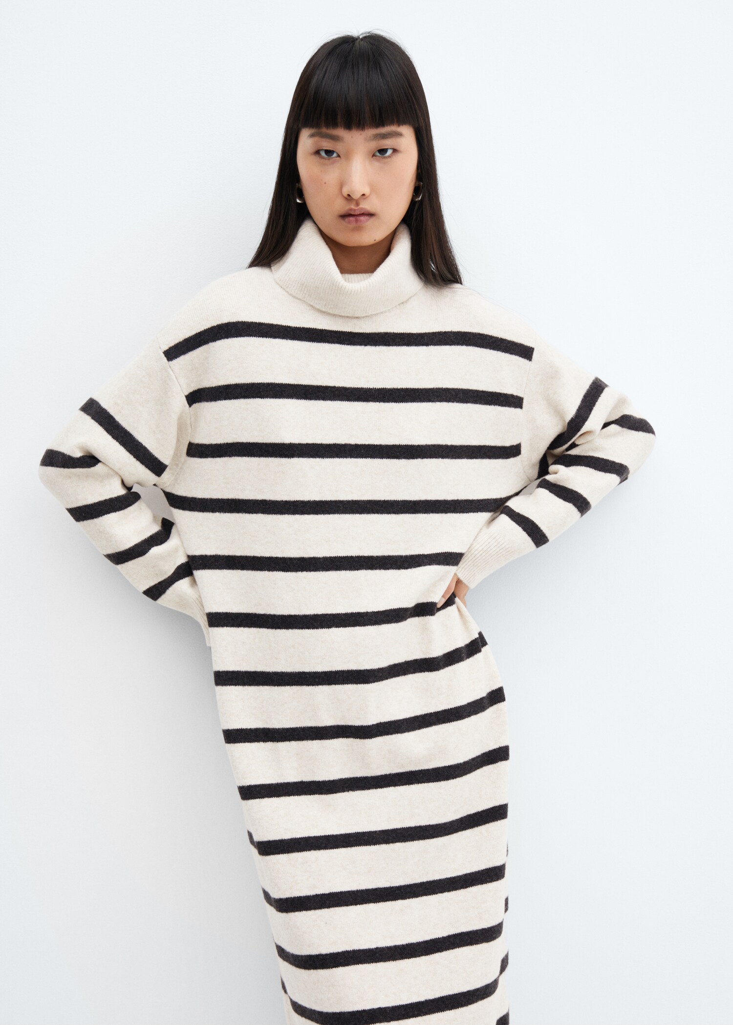 Knitted turtleneck dress - Medium plane