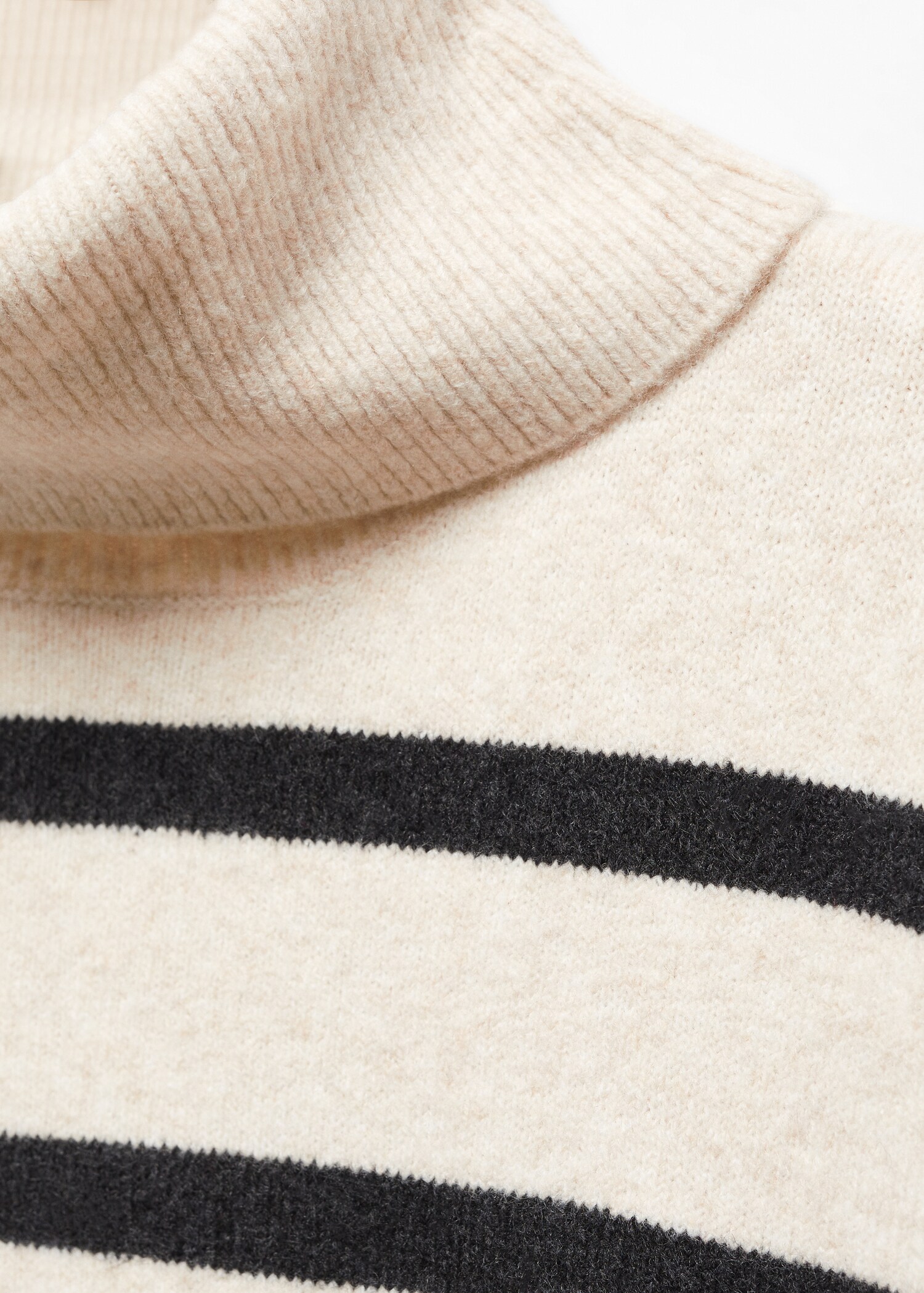 Knitted turtleneck dress - Details of the article 8