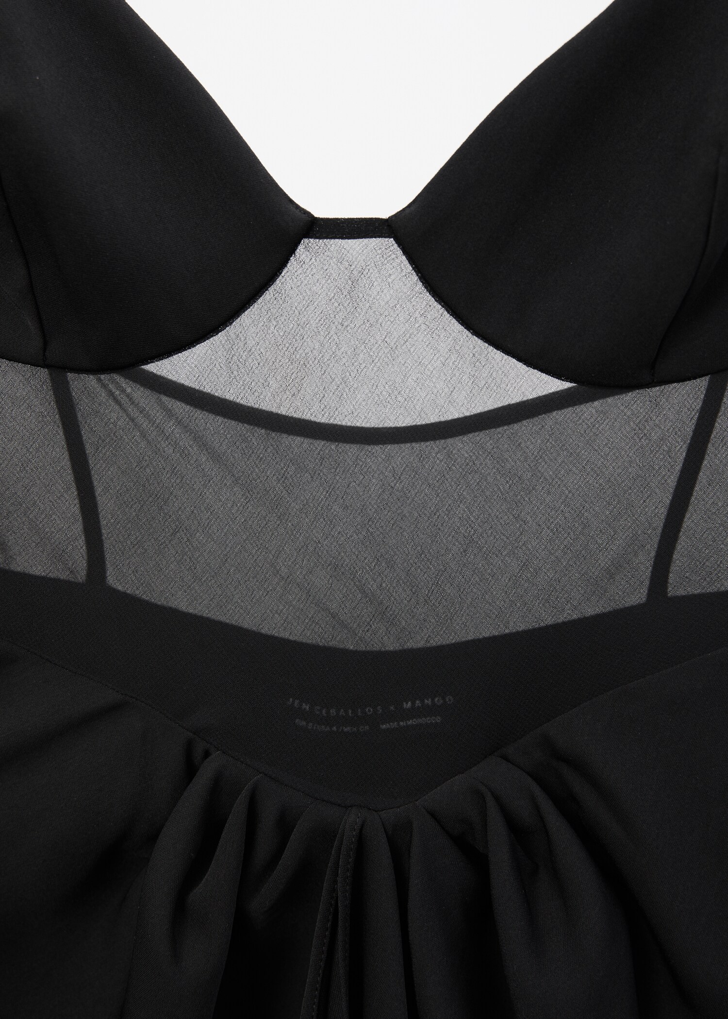 Rüschenkleid mit halbdurchsichtigem Einsatz - Detail des Artikels 8