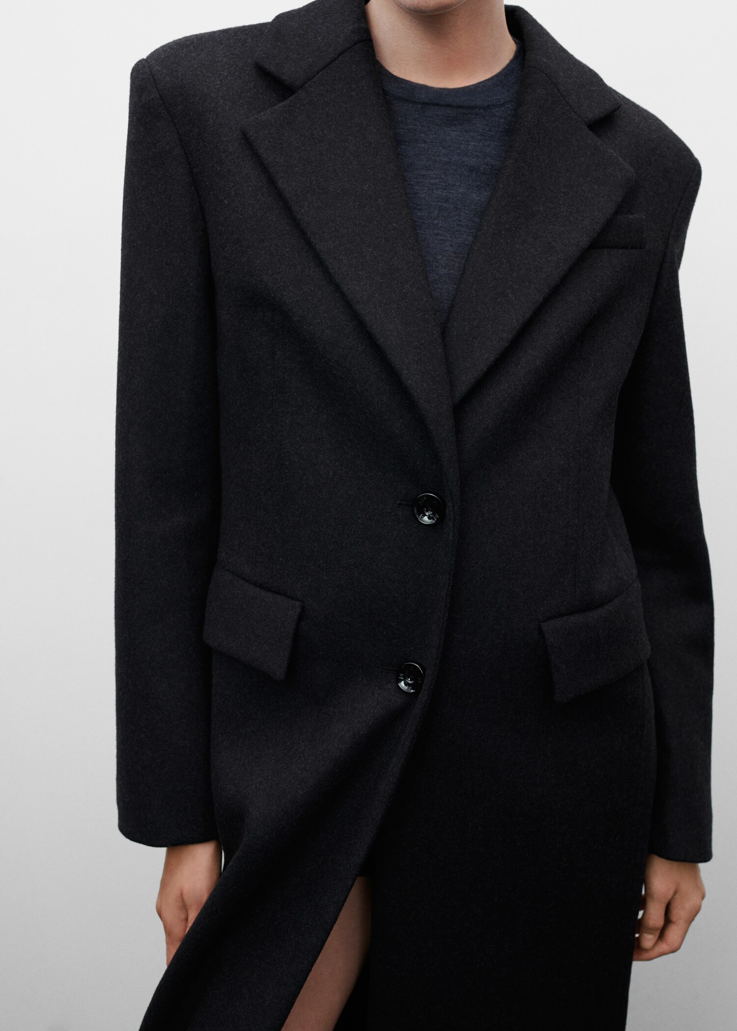 Wool coat with shoulder pads - Details of the article 2
