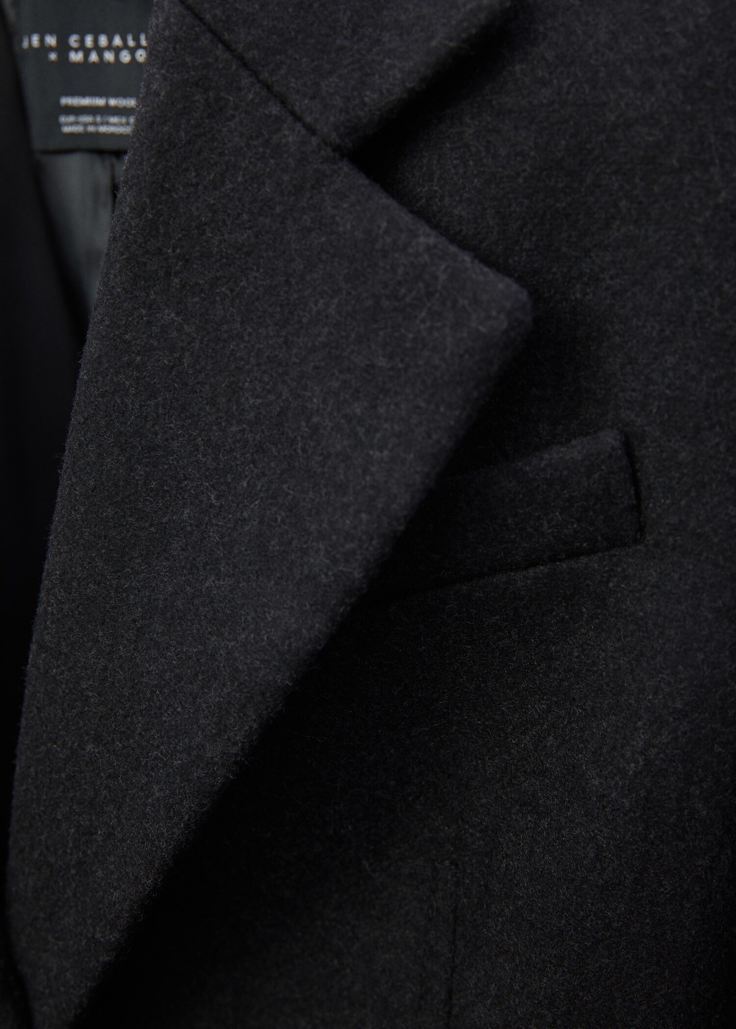 Wool coat with shoulder pads - Details of the article 8