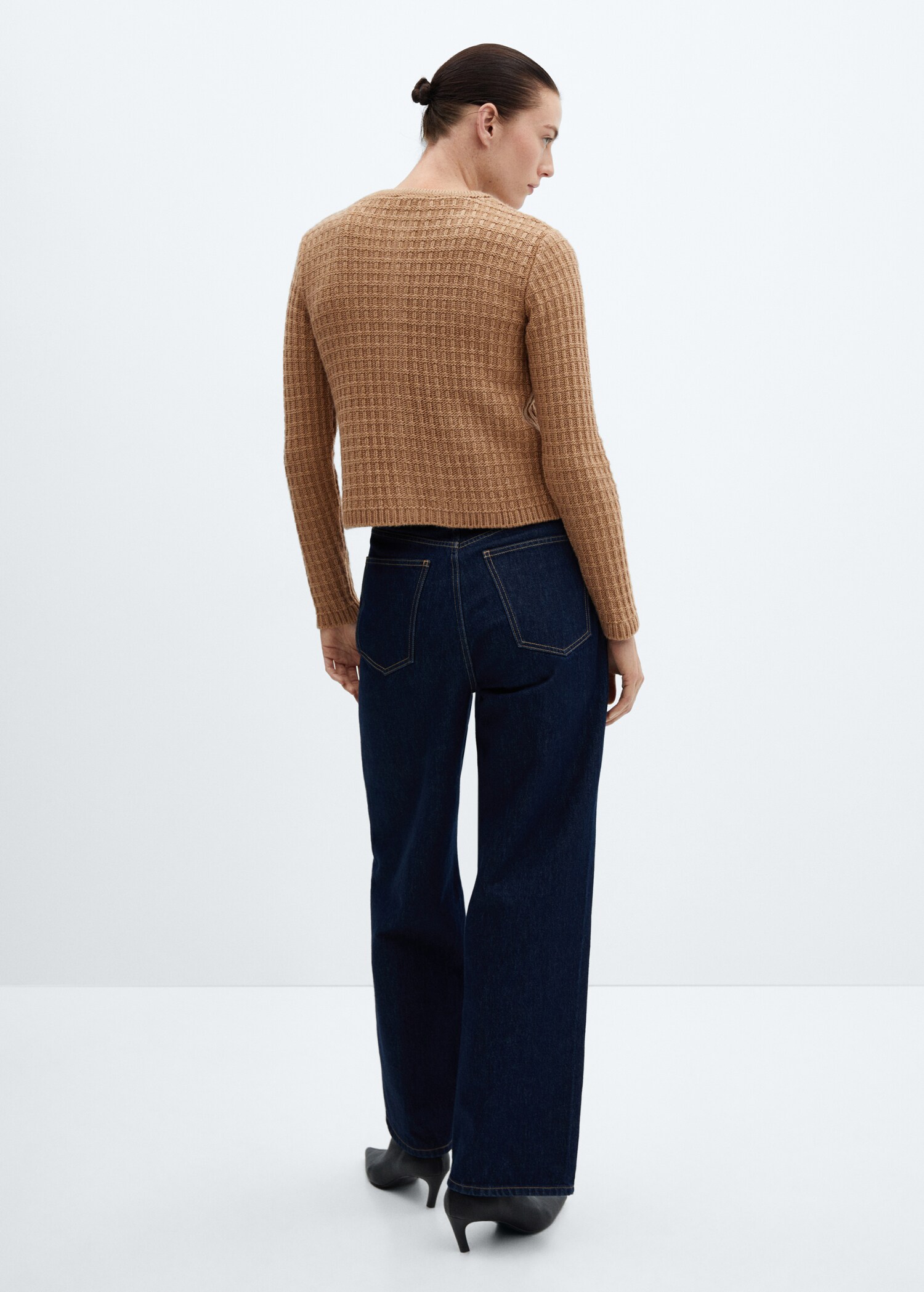 Strickjacke mit Knöpfen - Rückseite des Artikels