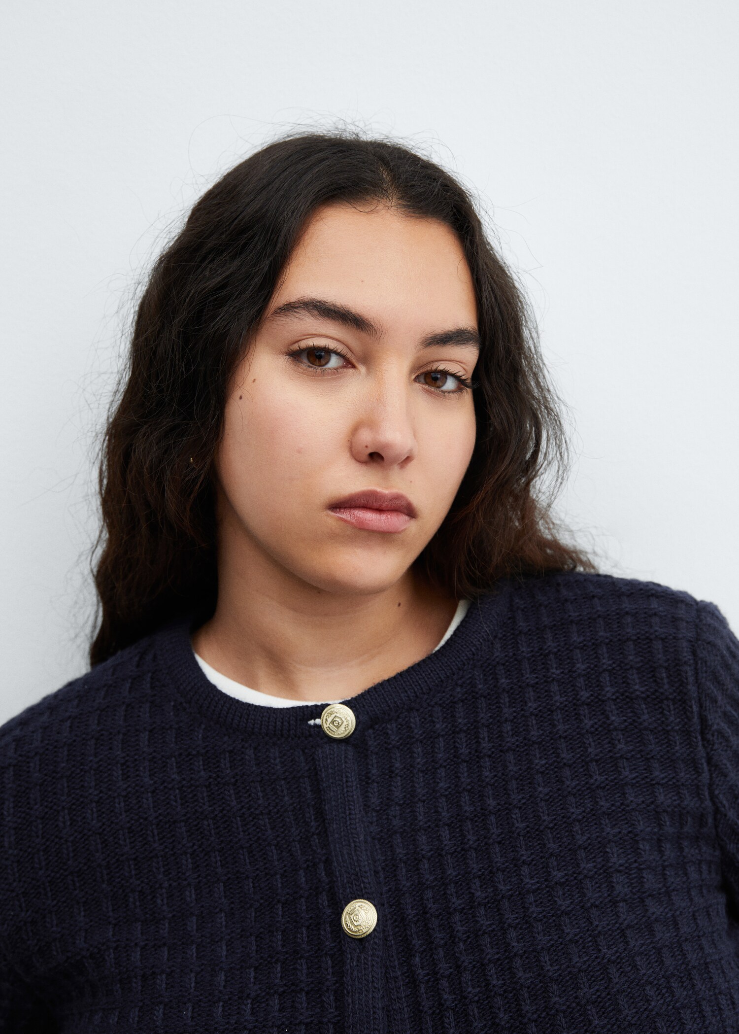 Strickjacke mit Knöpfen - Detail des Artikels 4