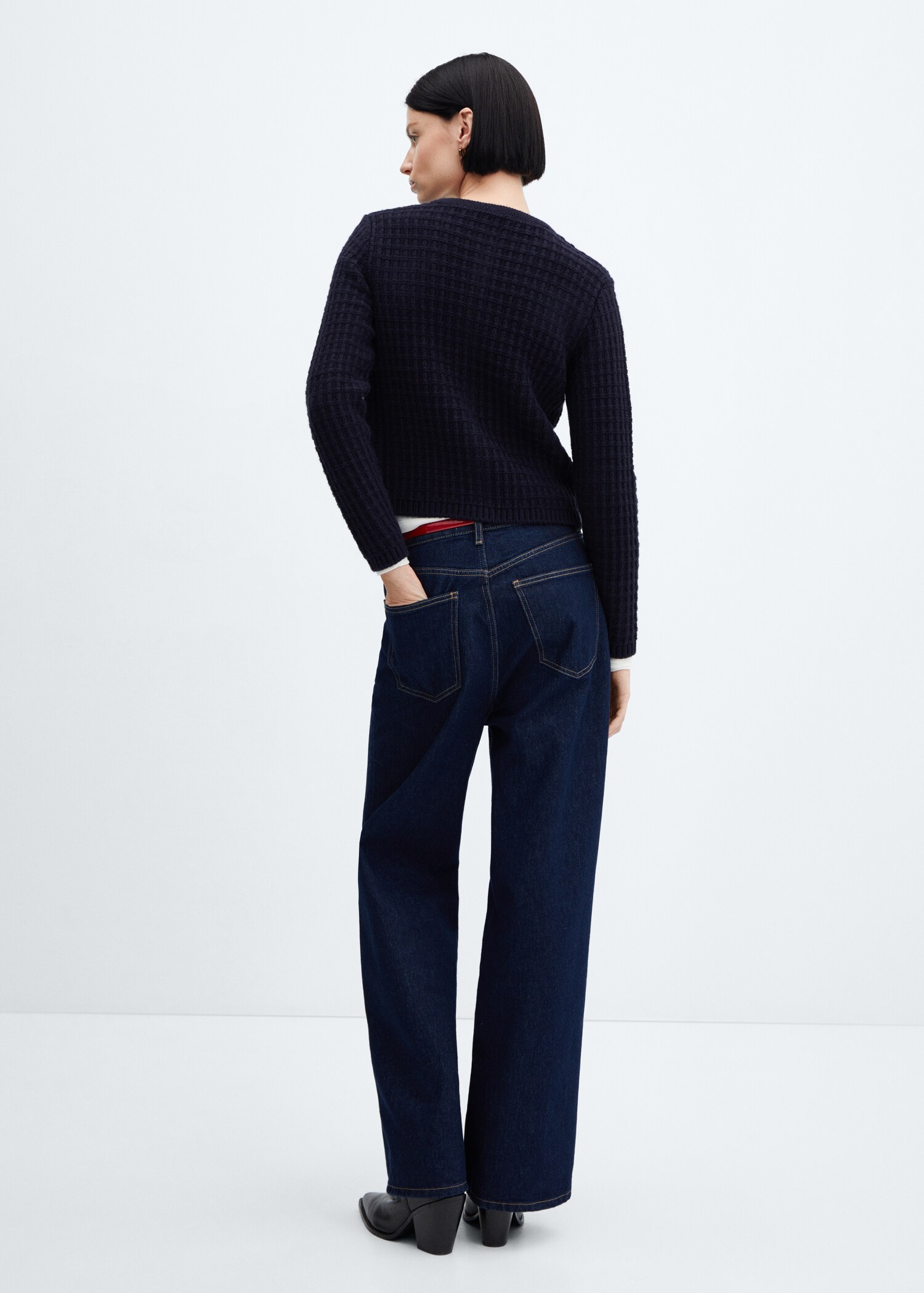 Strickjacke mit Knöpfen - Rückseite des Artikels