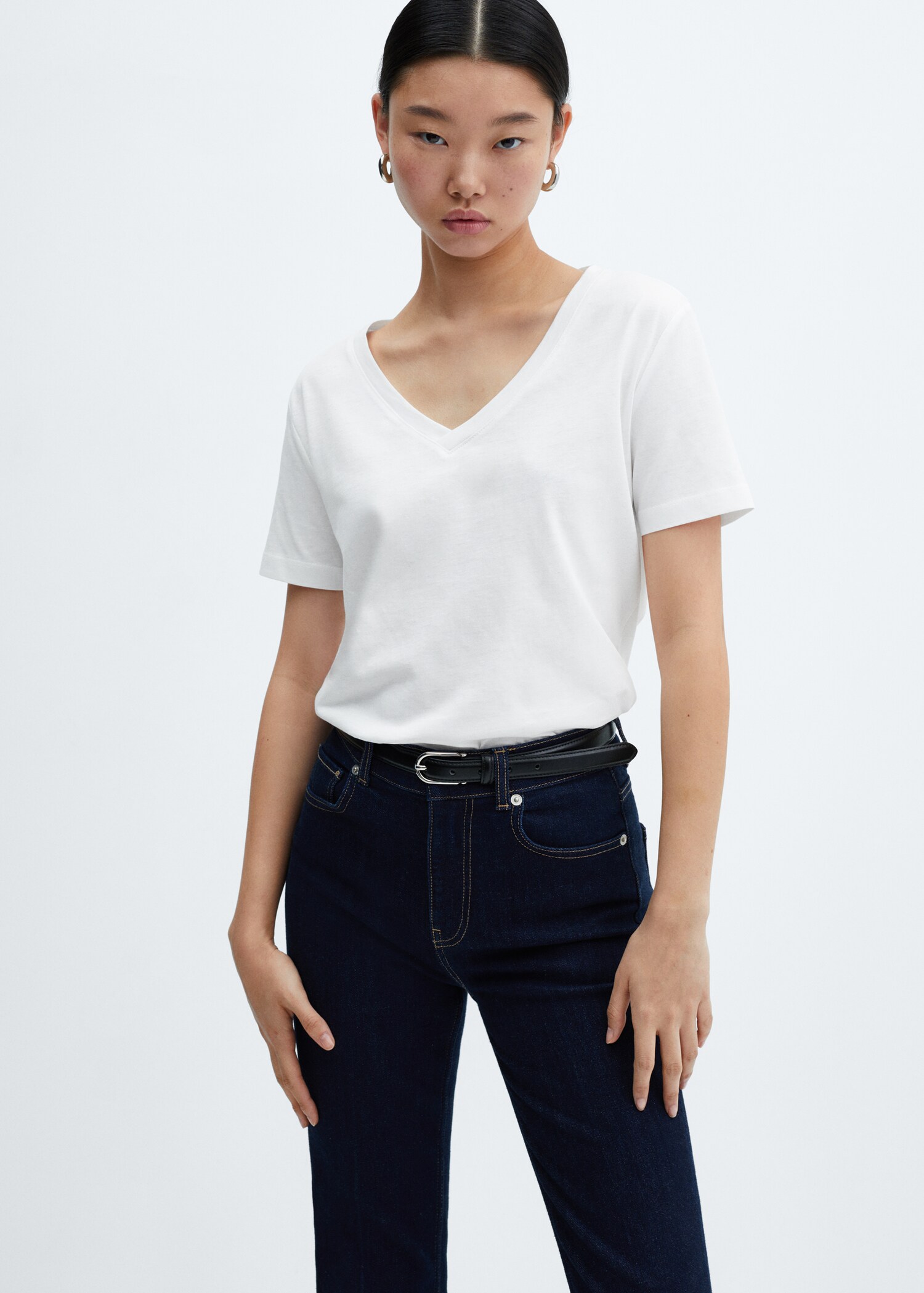 Camiseta algodón cuello pico - Plano medio