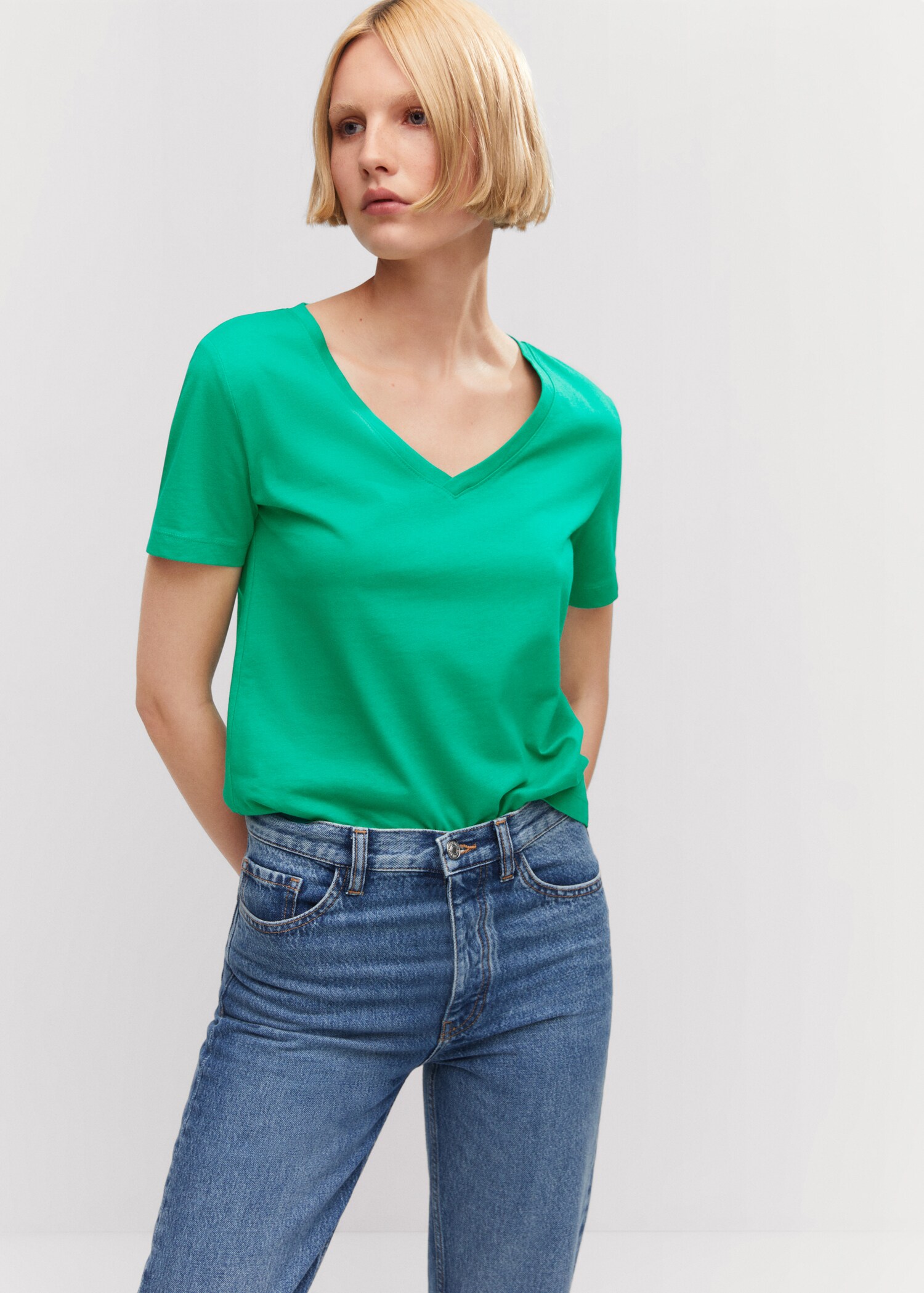 Camiseta algodón cuello pico - Plano medio