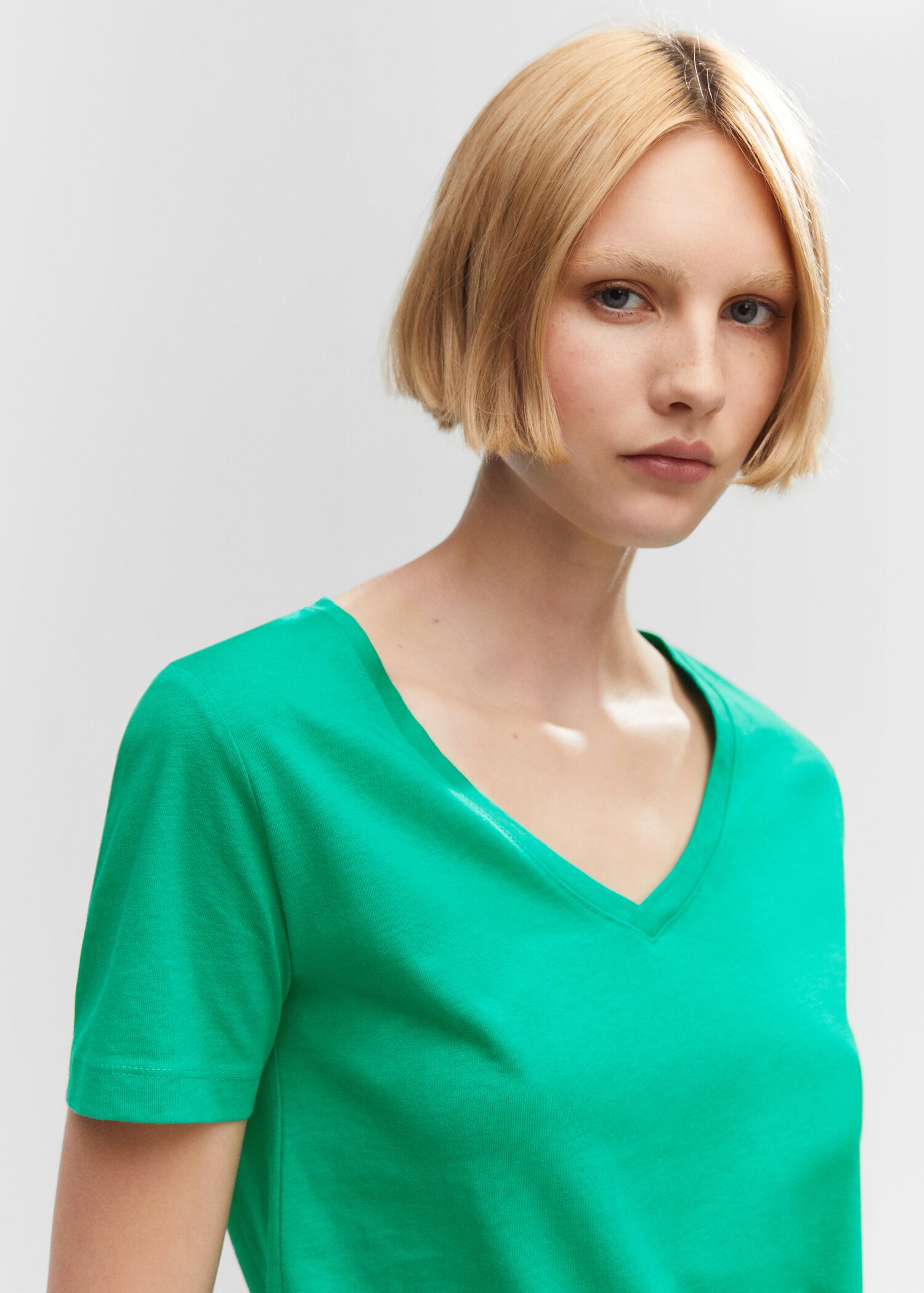 Camiseta algodón cuello pico - Detalle del artículo 1