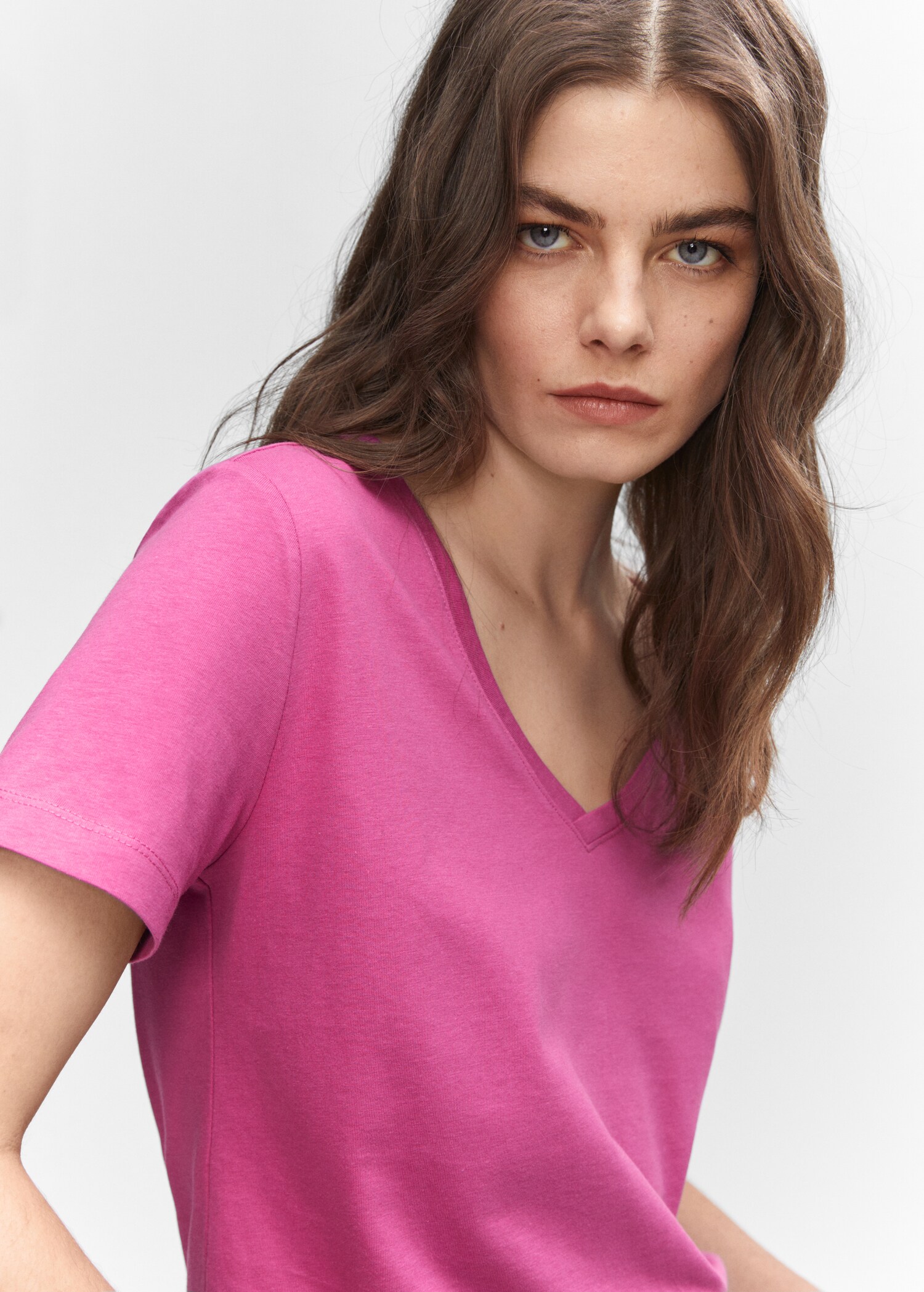 Camiseta algodón cuello pico - Detalle del artículo 1