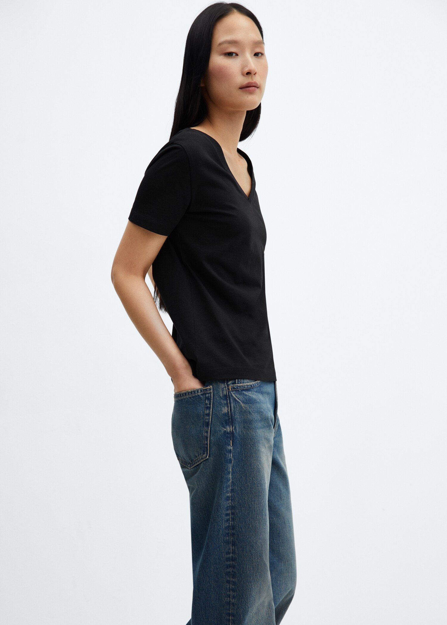 Baumwoll-T-Shirt, V-Ausschnitt - Detail des Artikels 2