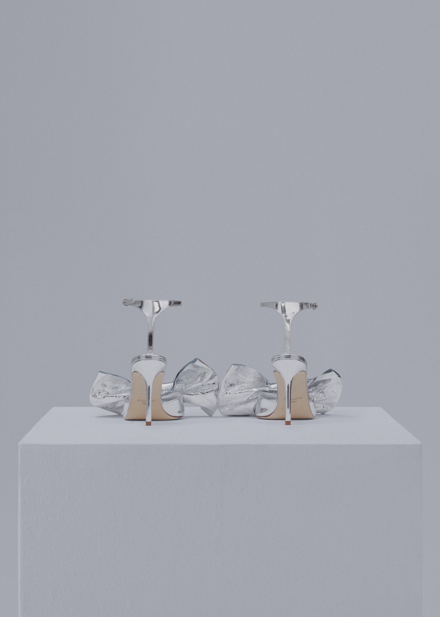 Metallic sandals with bow detail - Details of the article 3