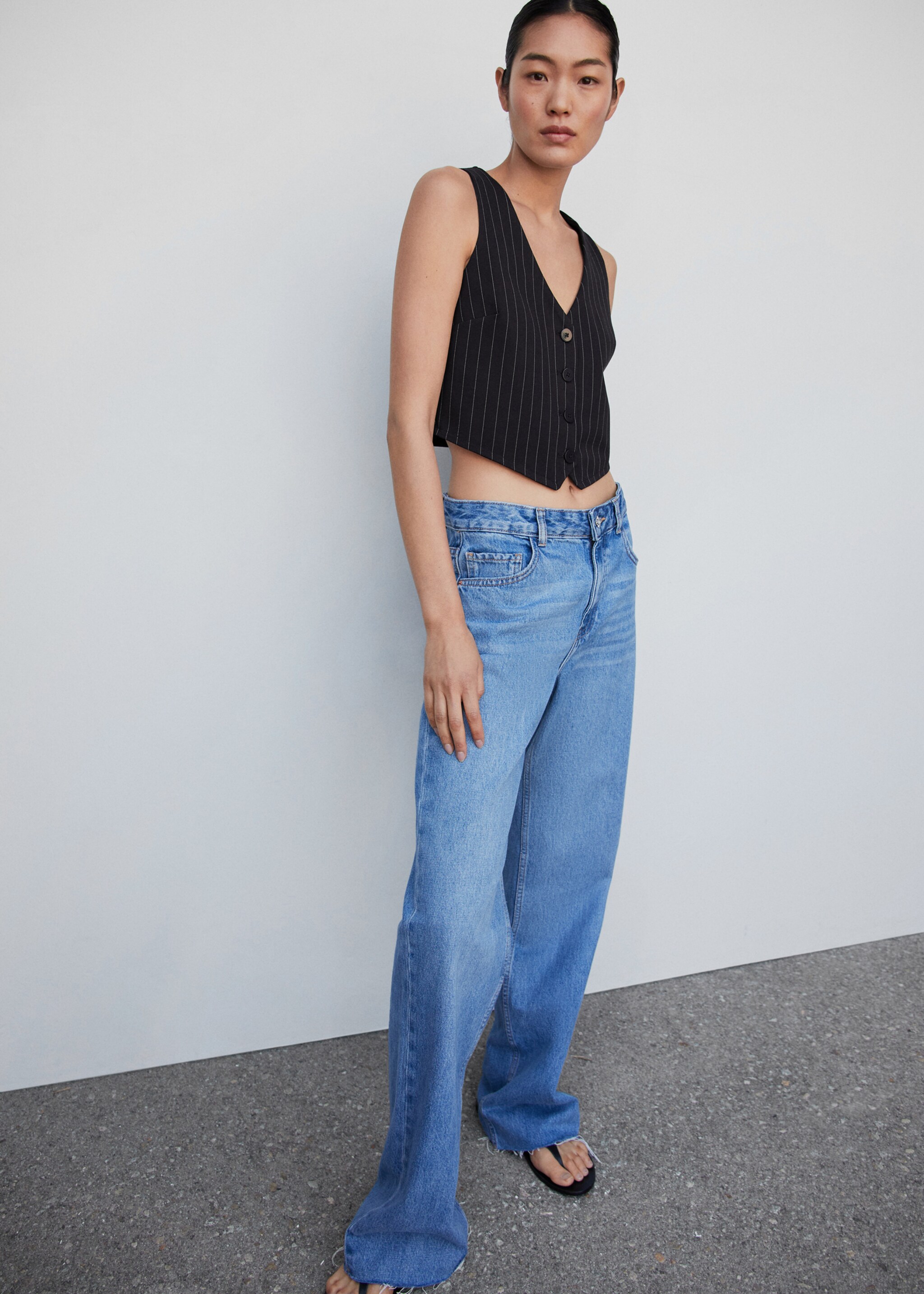 Cropped waistcoat with buttons - Details of the article 2, Dark Navy. Ref: 57083808-00.