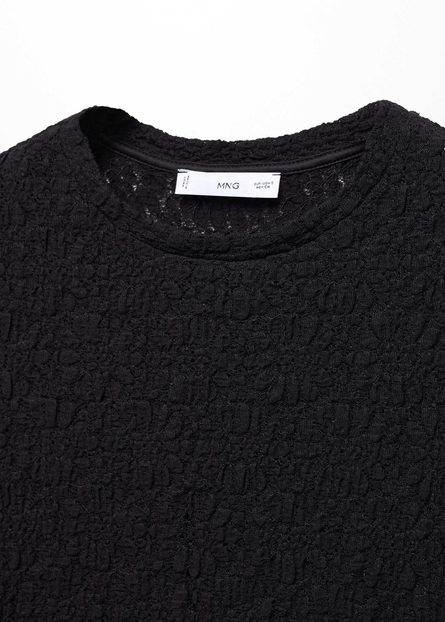 Textured t-shirt - Details of the article 8