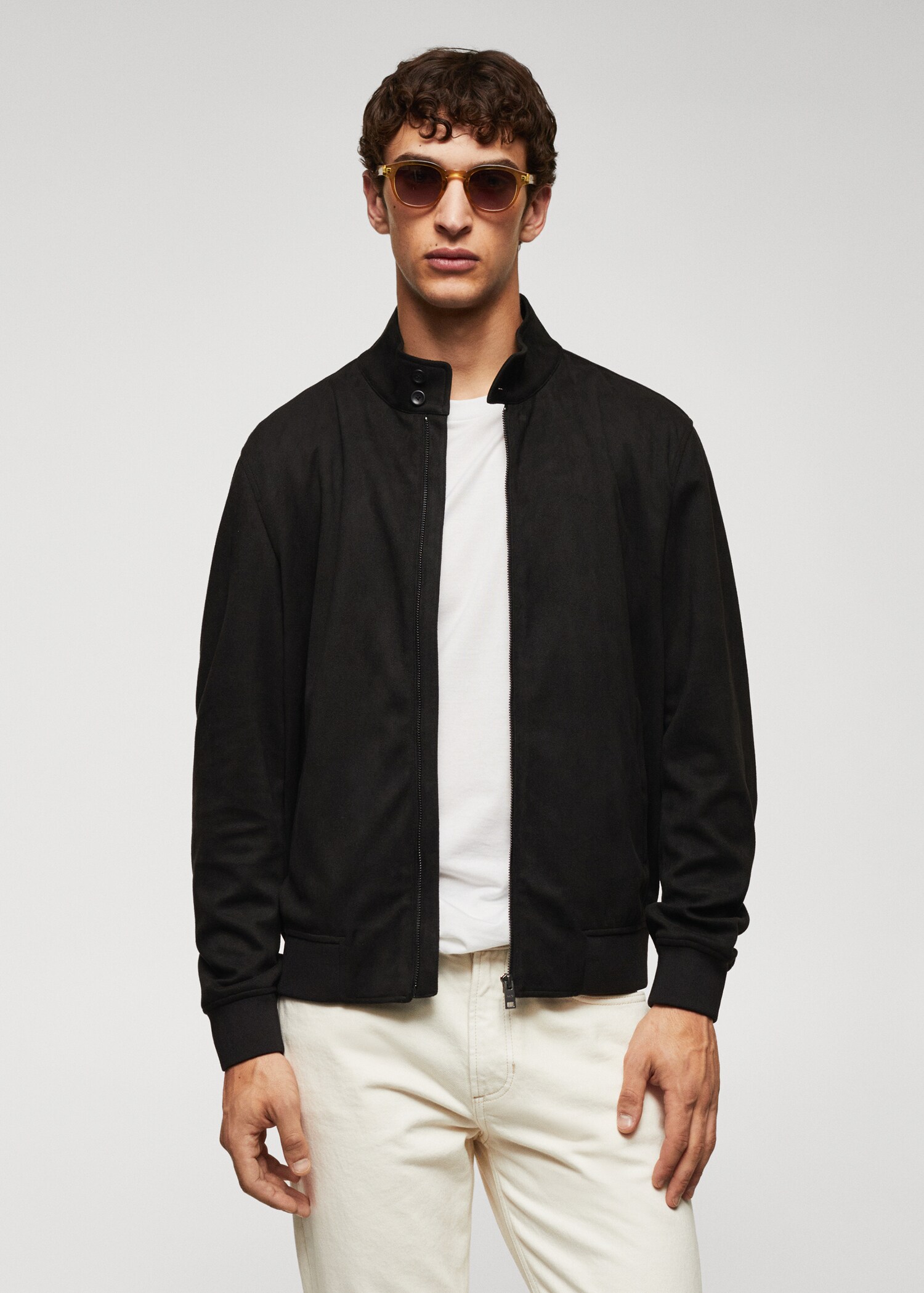 Cazadora bomber efecto ante - Plano medio