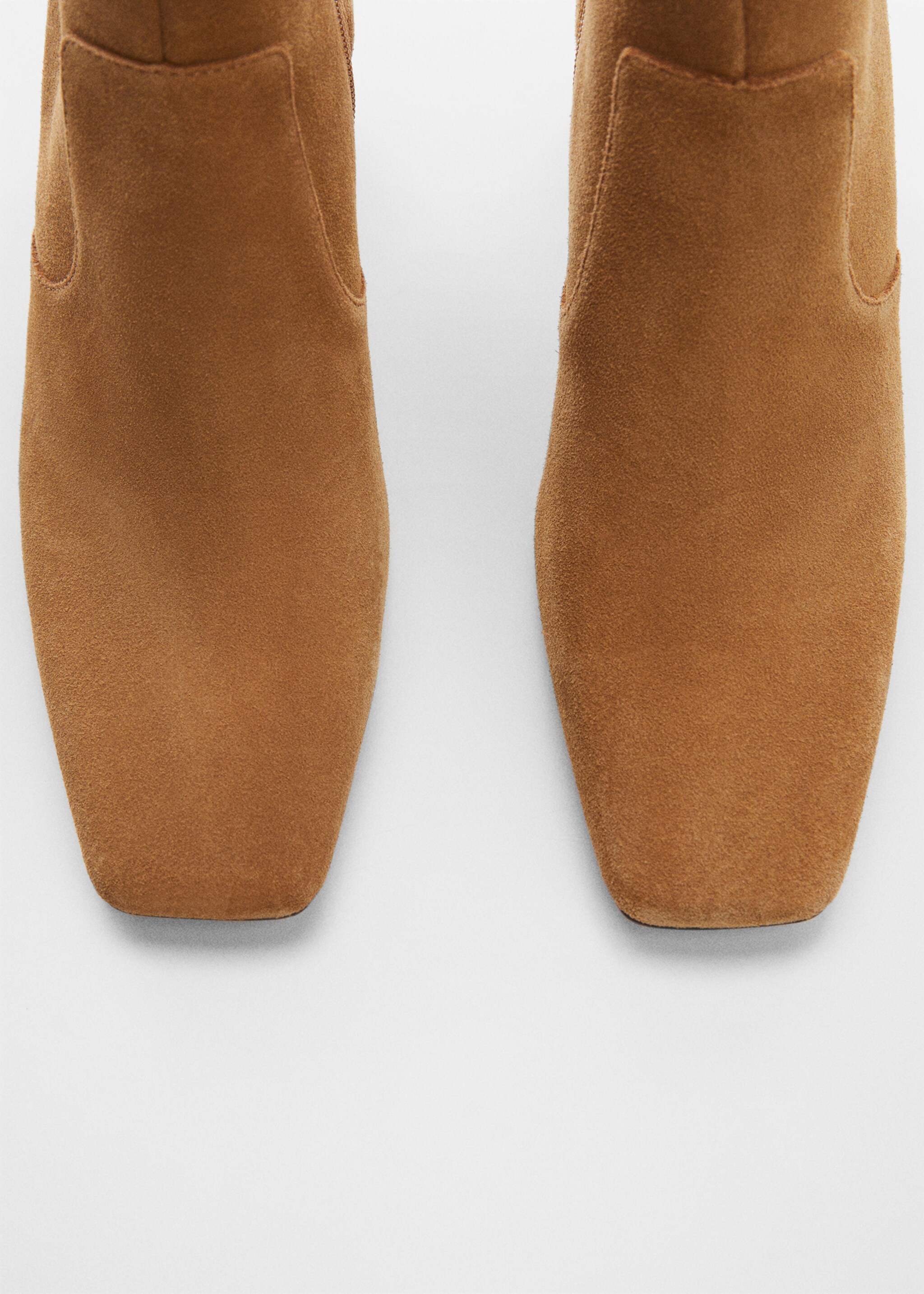 Heel suede ankle boot - Details of the article 2