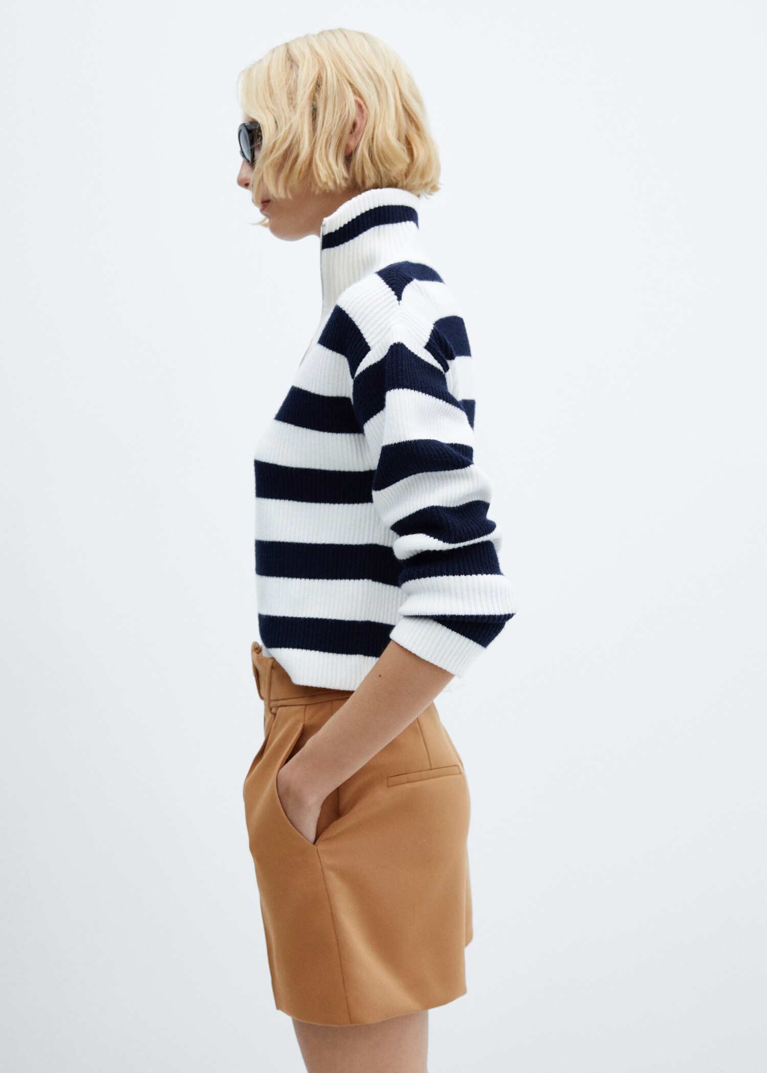 Paperbag shorts with belt - Details of the article 1