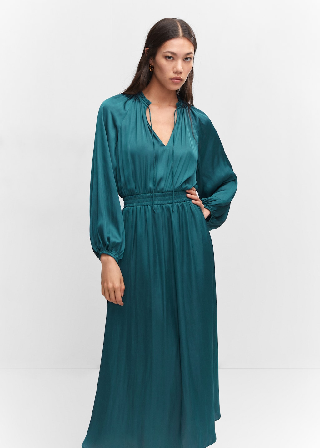 Satiniertes Kleid mit Ballonarmel Damen MANGO OUTLET Deutschland