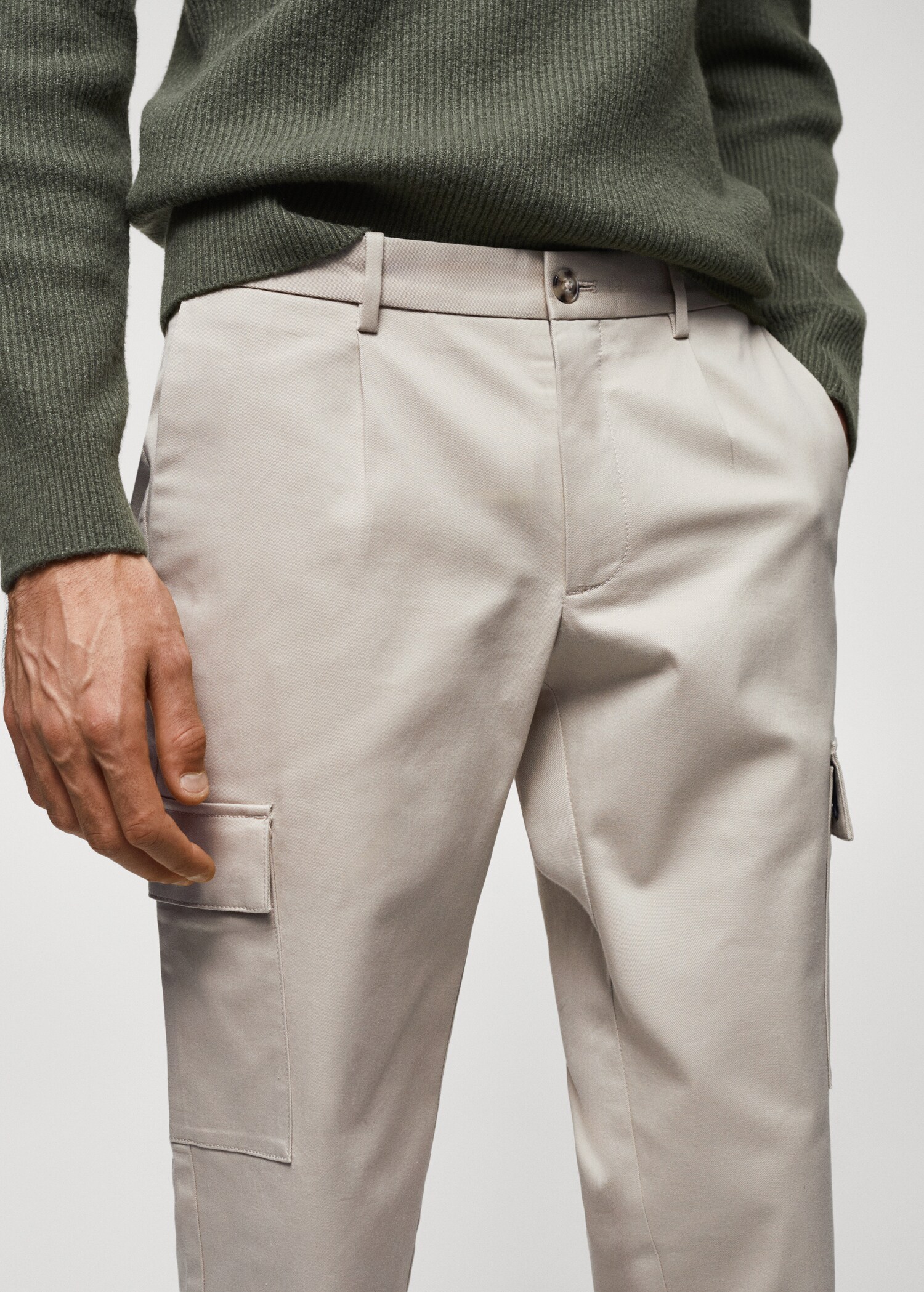 Slim-fit cotton cargo trousers - Details of the article 1