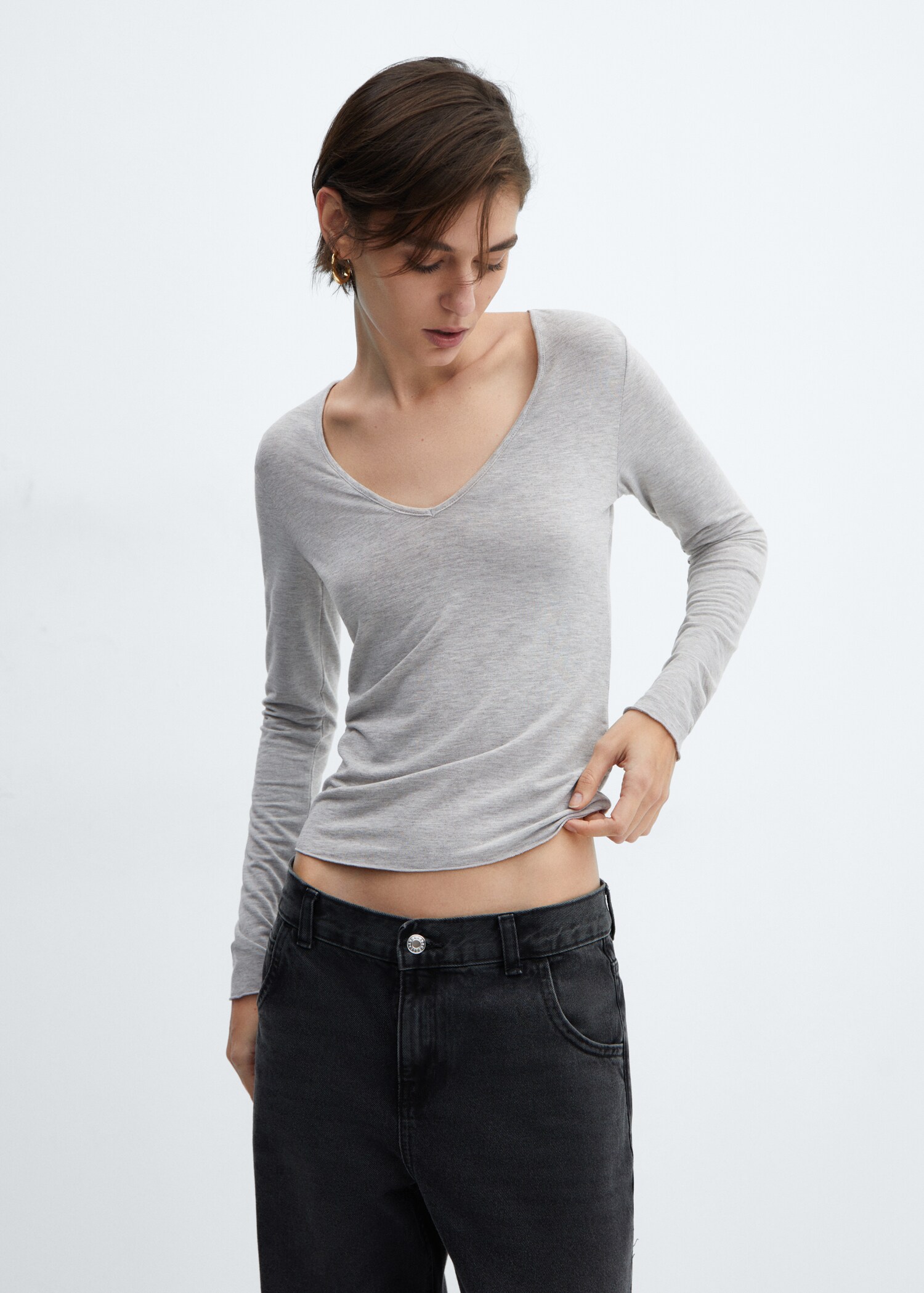 Camiseta escote pico - Plano medio