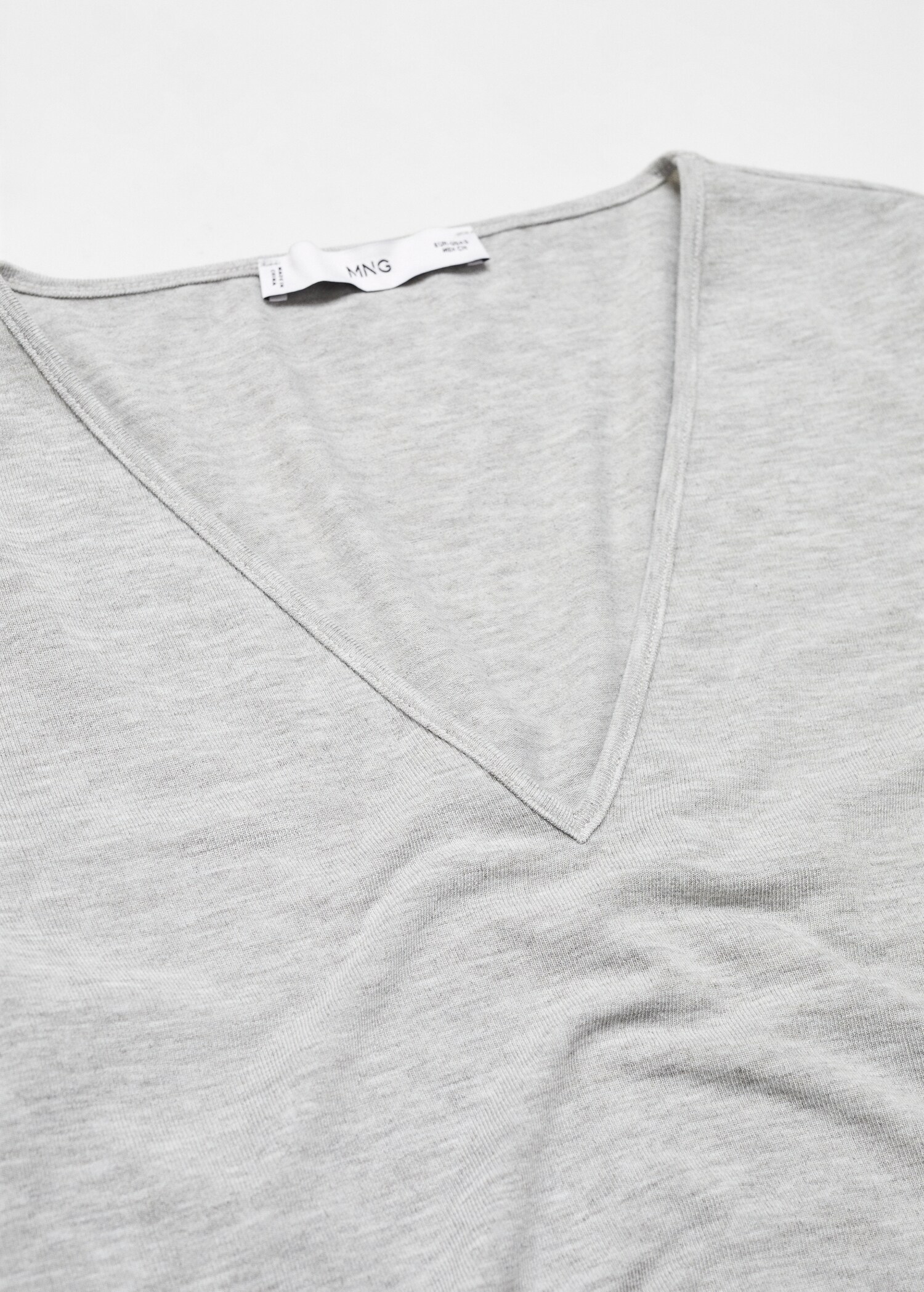 Camiseta escote pico - Detalle del artículo 8