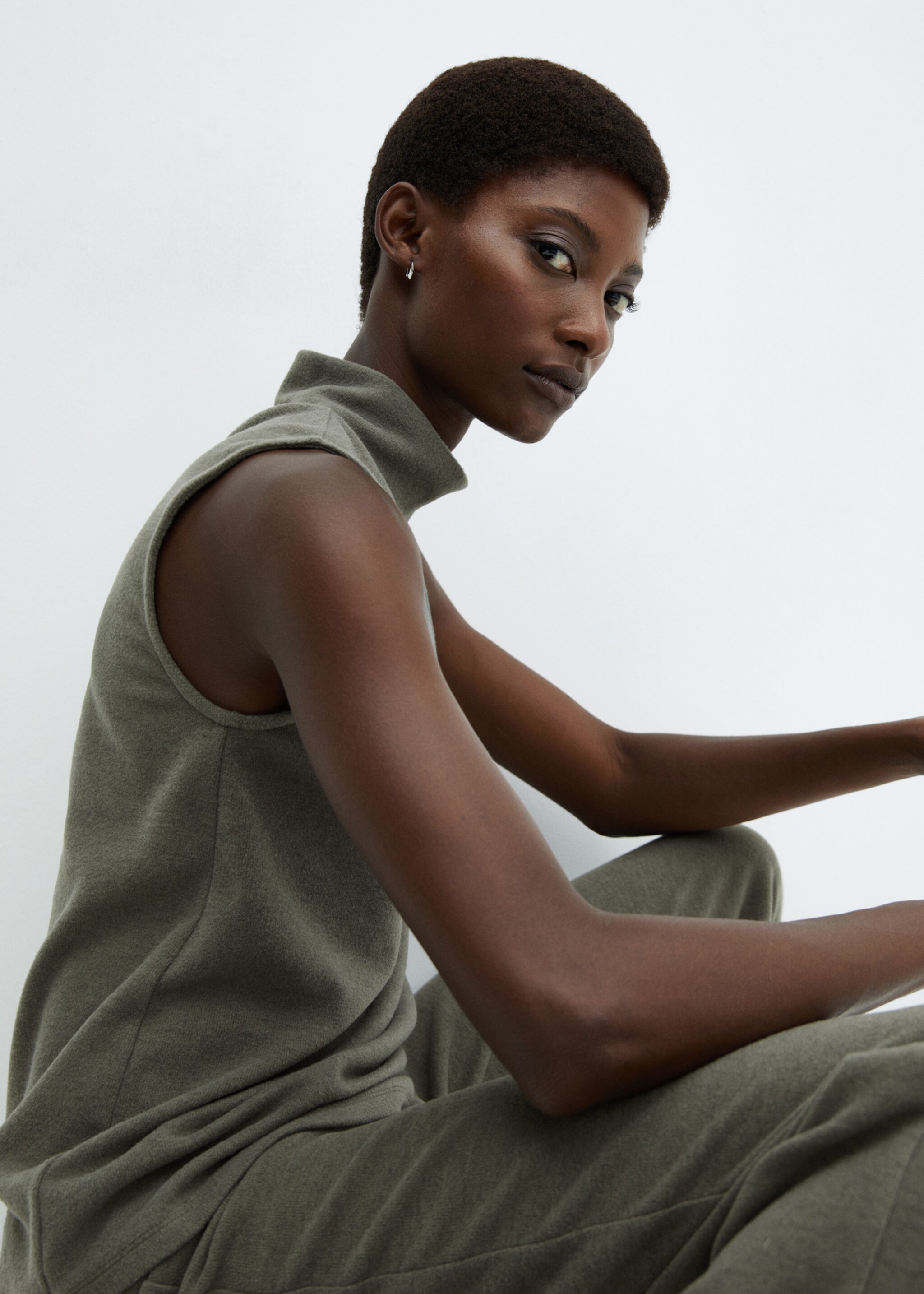 Turtleneck knitted top - Details of the article 2, Khaki. Ref: 57085989-00.