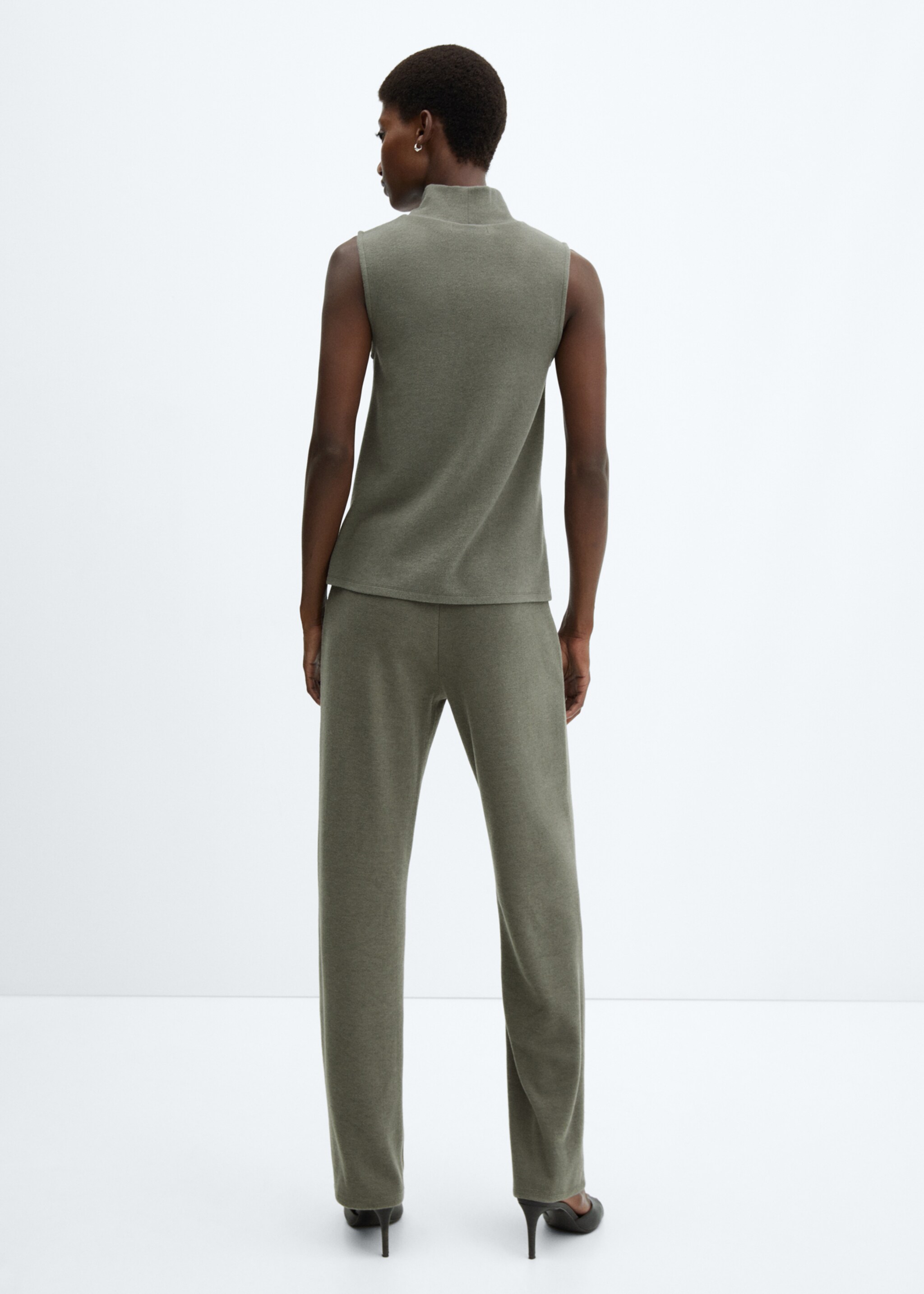 Turtleneck knitted top - Reverse of the article, Khaki. Ref: 57085989-00.