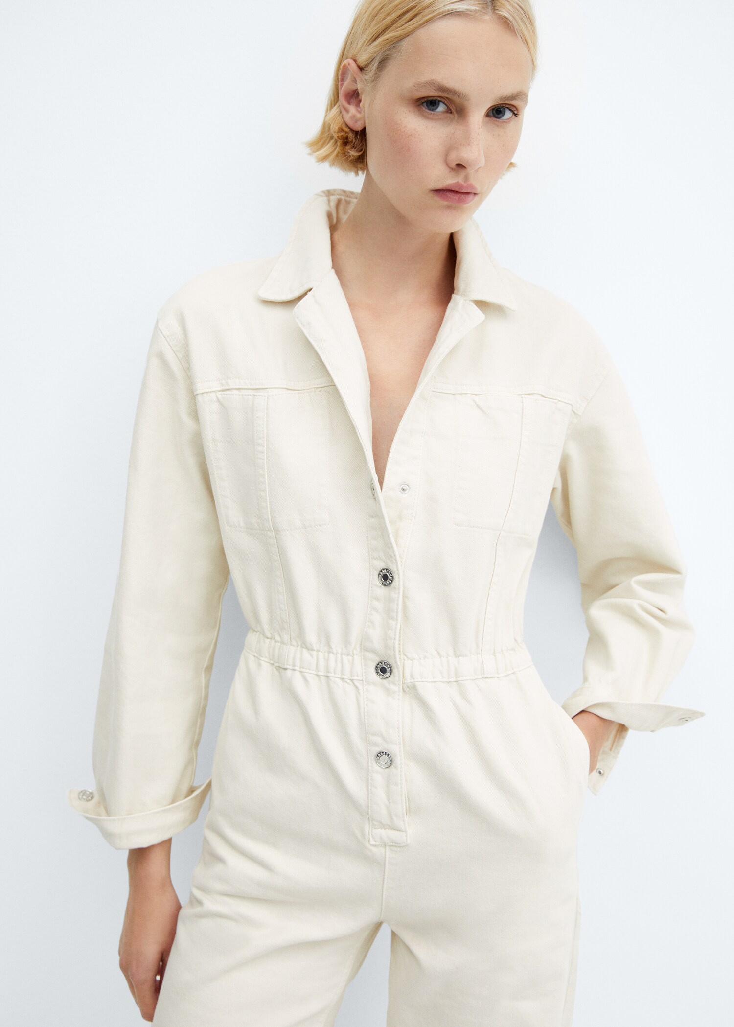 Langer Jeans-Jumpsuit - Mittlere Ansicht