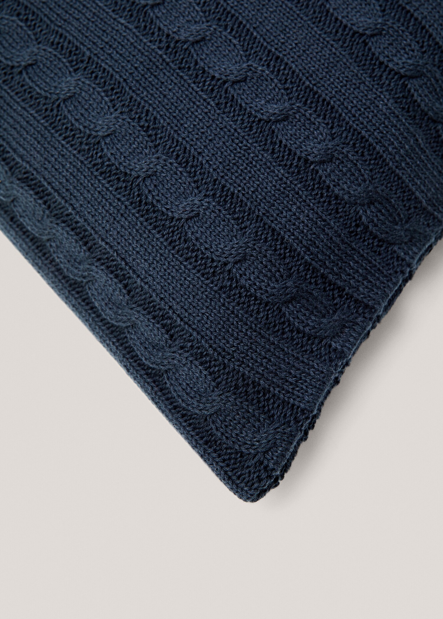 Kussenhoes met kabelmotief - Detail van het artikel 2