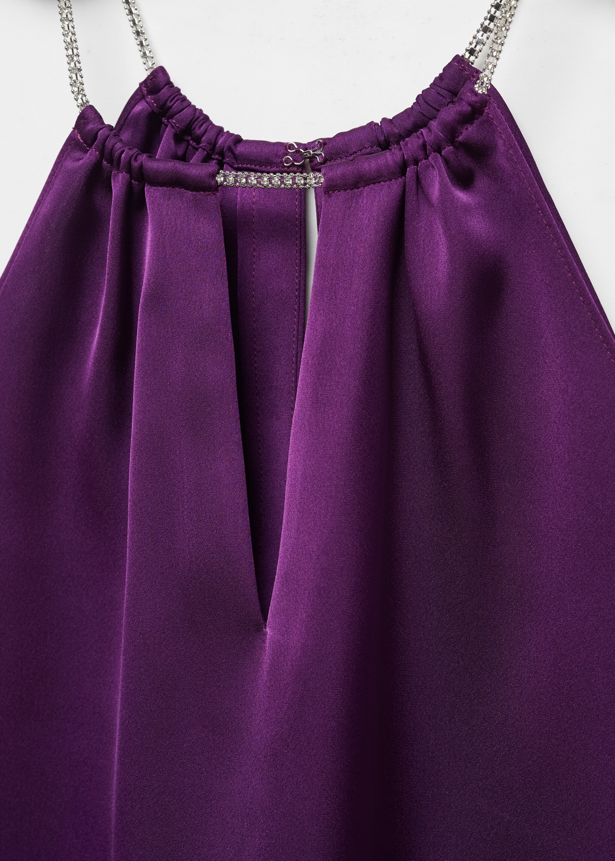 Neckholder-Top mit Strassdetail - Detail des Artikels 8, Violett. Ref: 57086715-00.