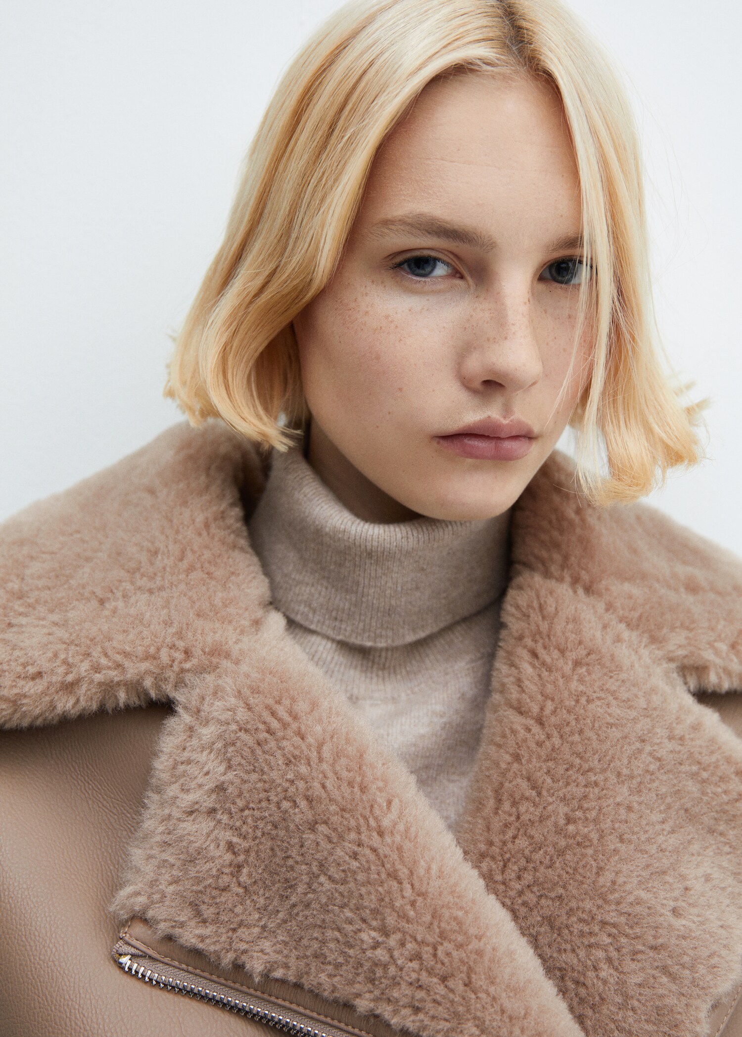 Jacket with shearling-effect lining - Details of the article 1