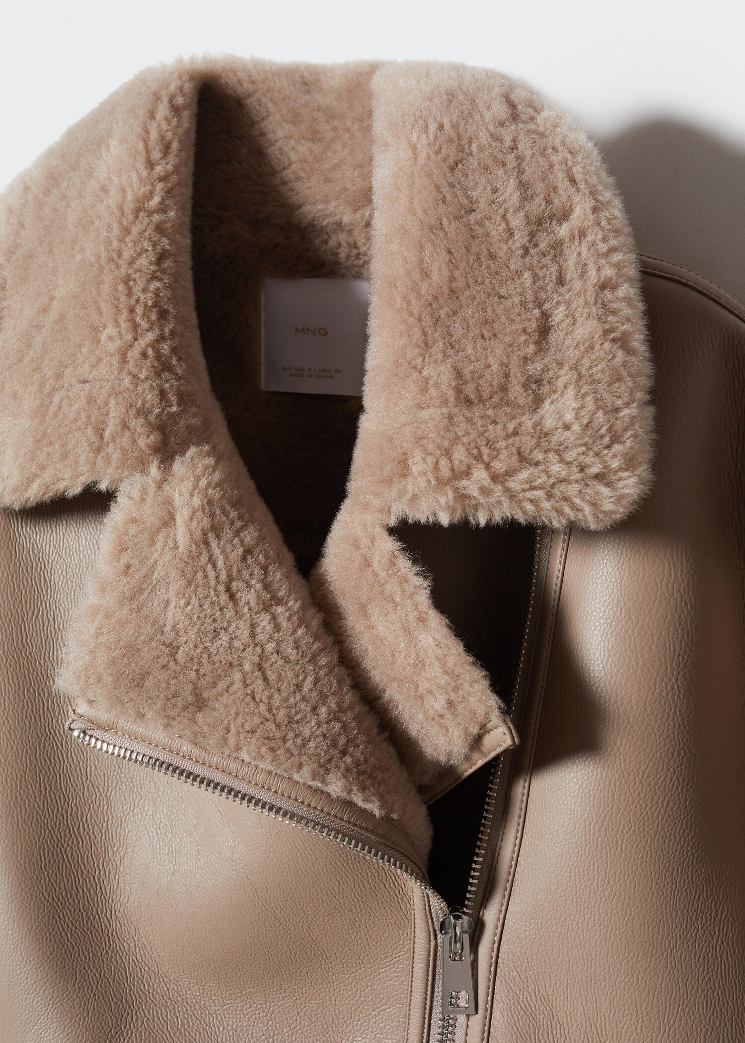 Jacket with shearling-effect lining - Details of the article 8