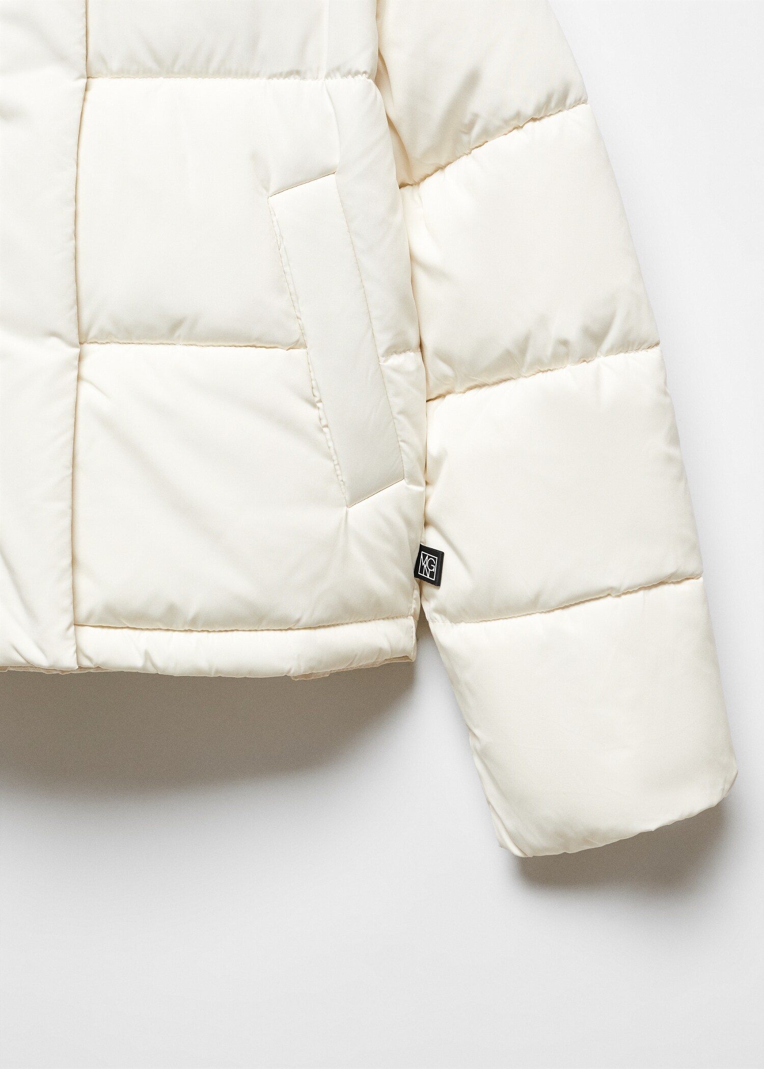Short quilted anorak - Details of the article 8