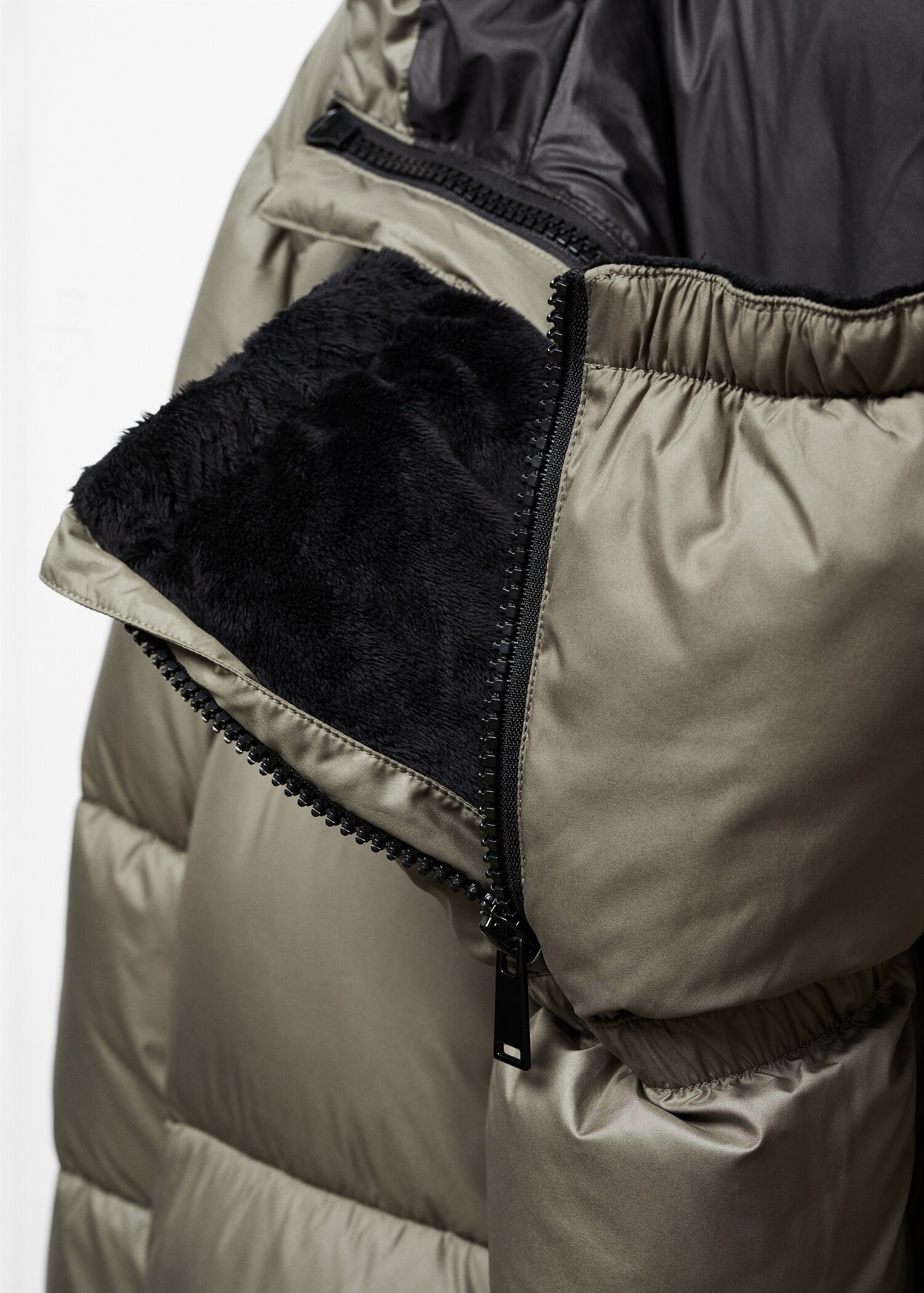 Anorak porteo acolchado con capucha - Detalle del artículo 0